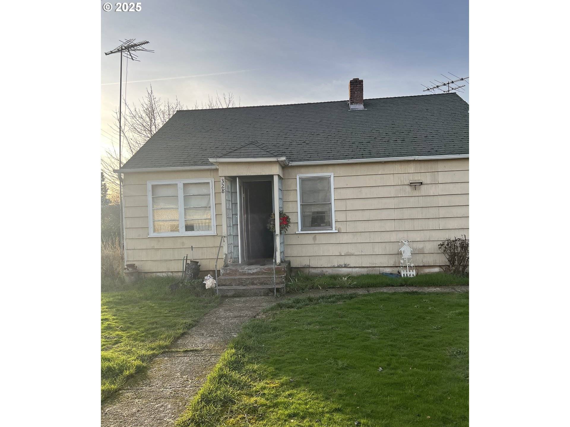 Silverton, OR 97381,328 FOSSHOLM ST