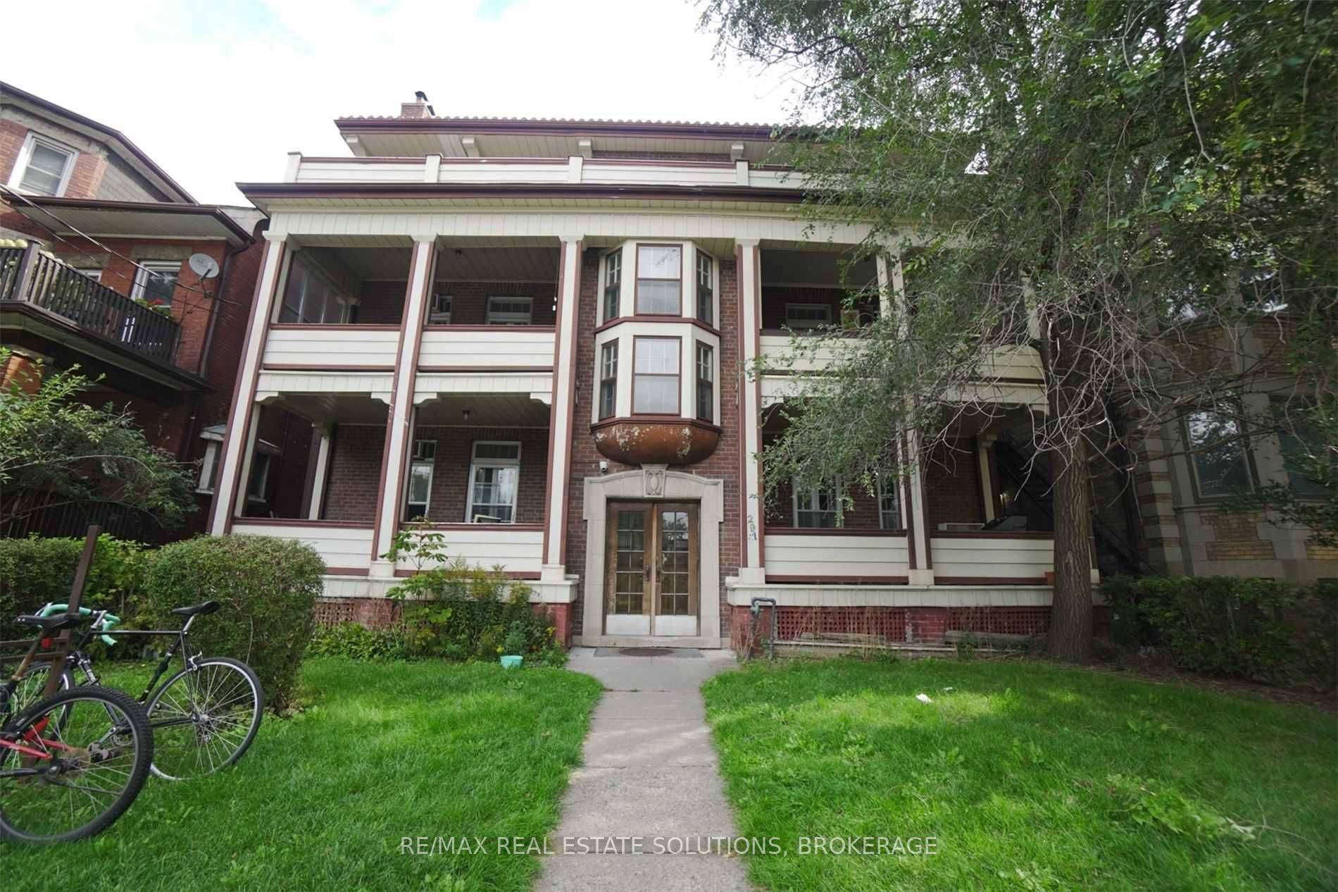 Toronto C02, ON M5R 2P8,291 St George ST #7