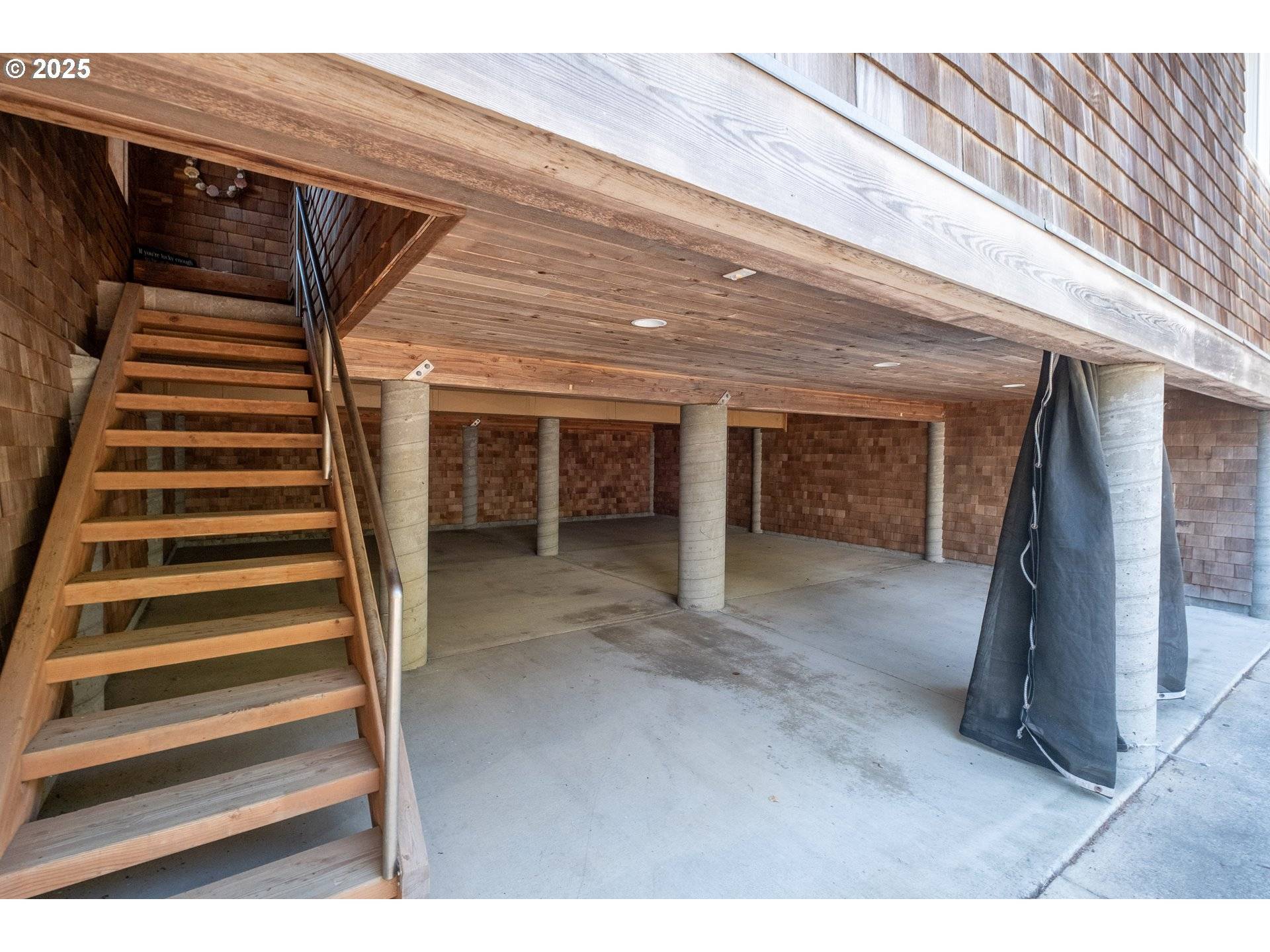 Tillamook, OR 97141,925 HAPPY CAMP RD