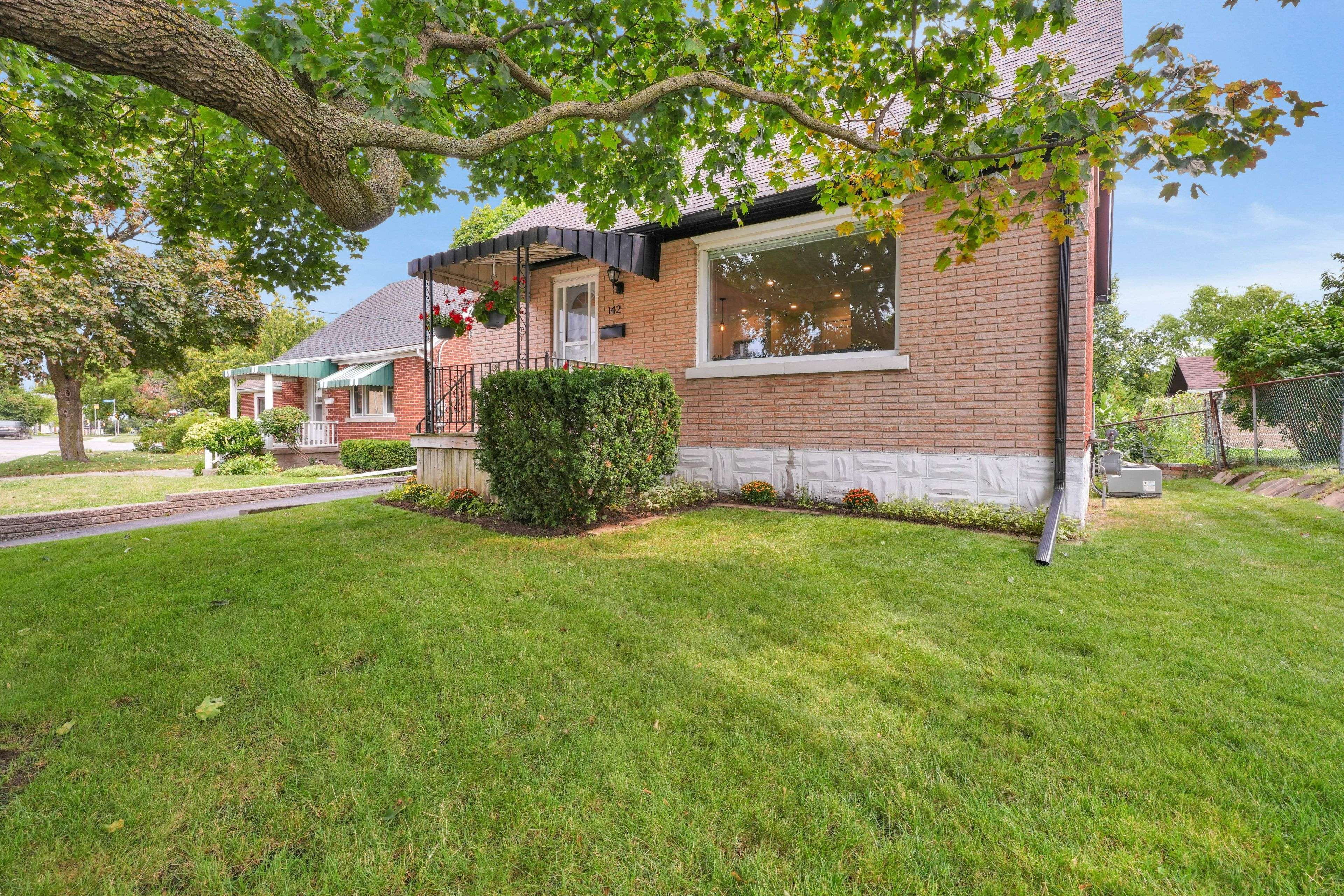 Kitchener, ON N2H 4T6,142 Lancaster ST W
