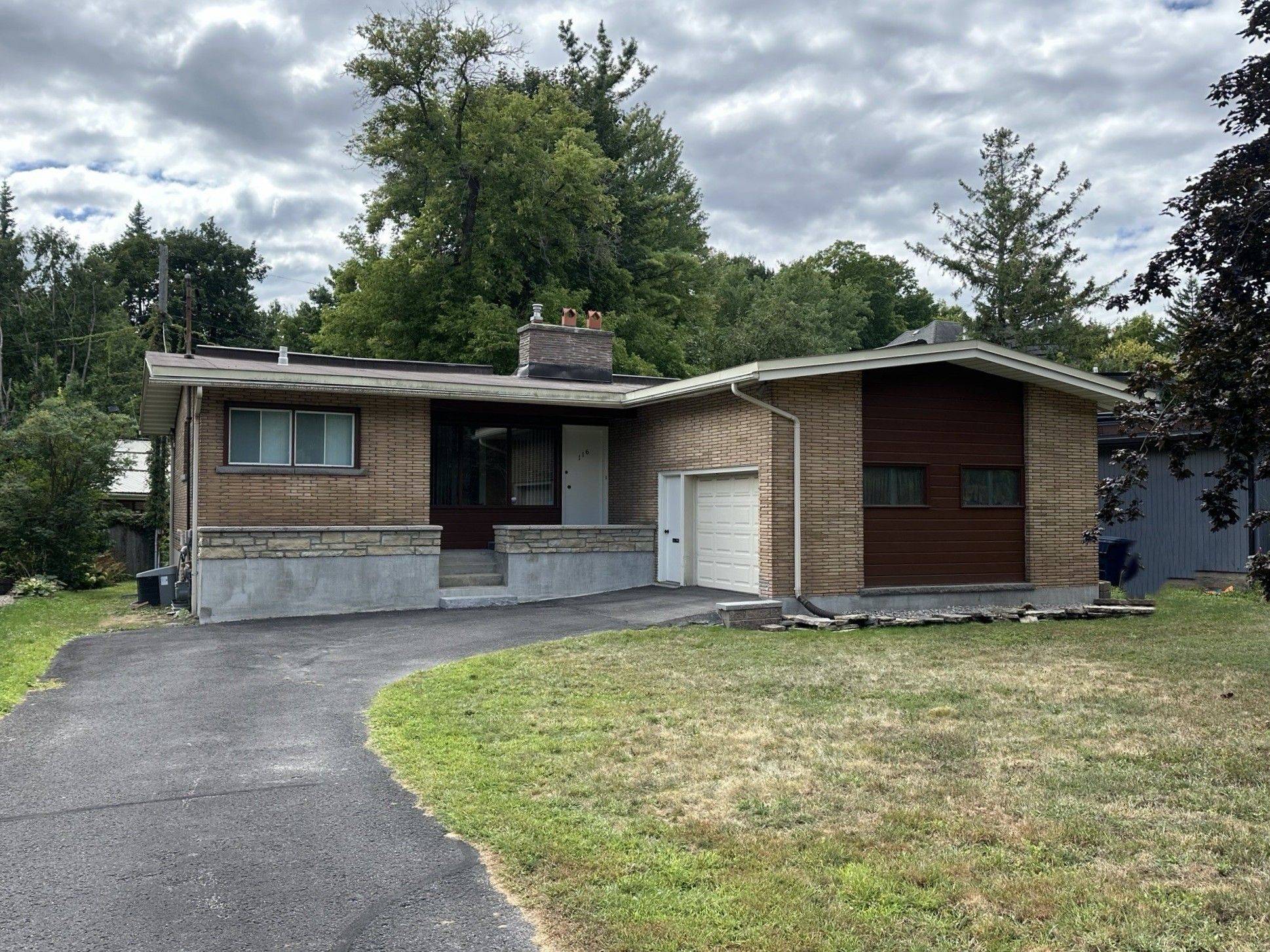 Dows Lake - Civic Hospital And Area, ON K1Y 3V2,116 Sherwood DR