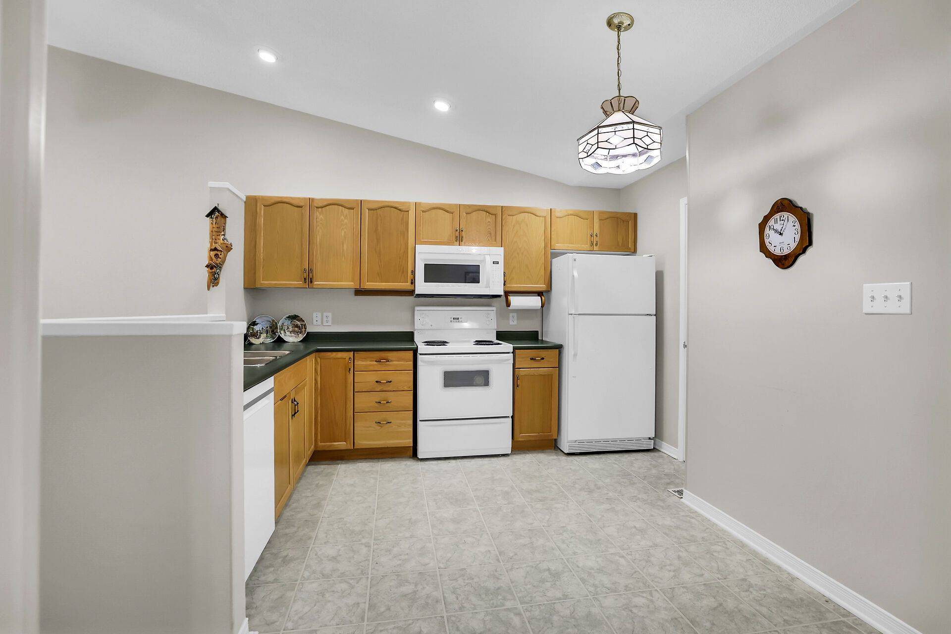 Grimsby, ON L3M 5L7,303 Central AVE #27