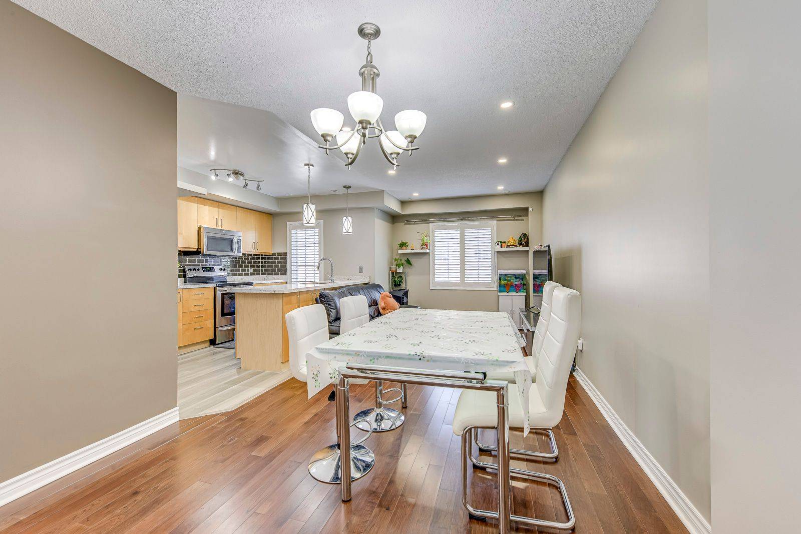 Mississauga, ON L5B 4K3,605 Shoreline DR #8