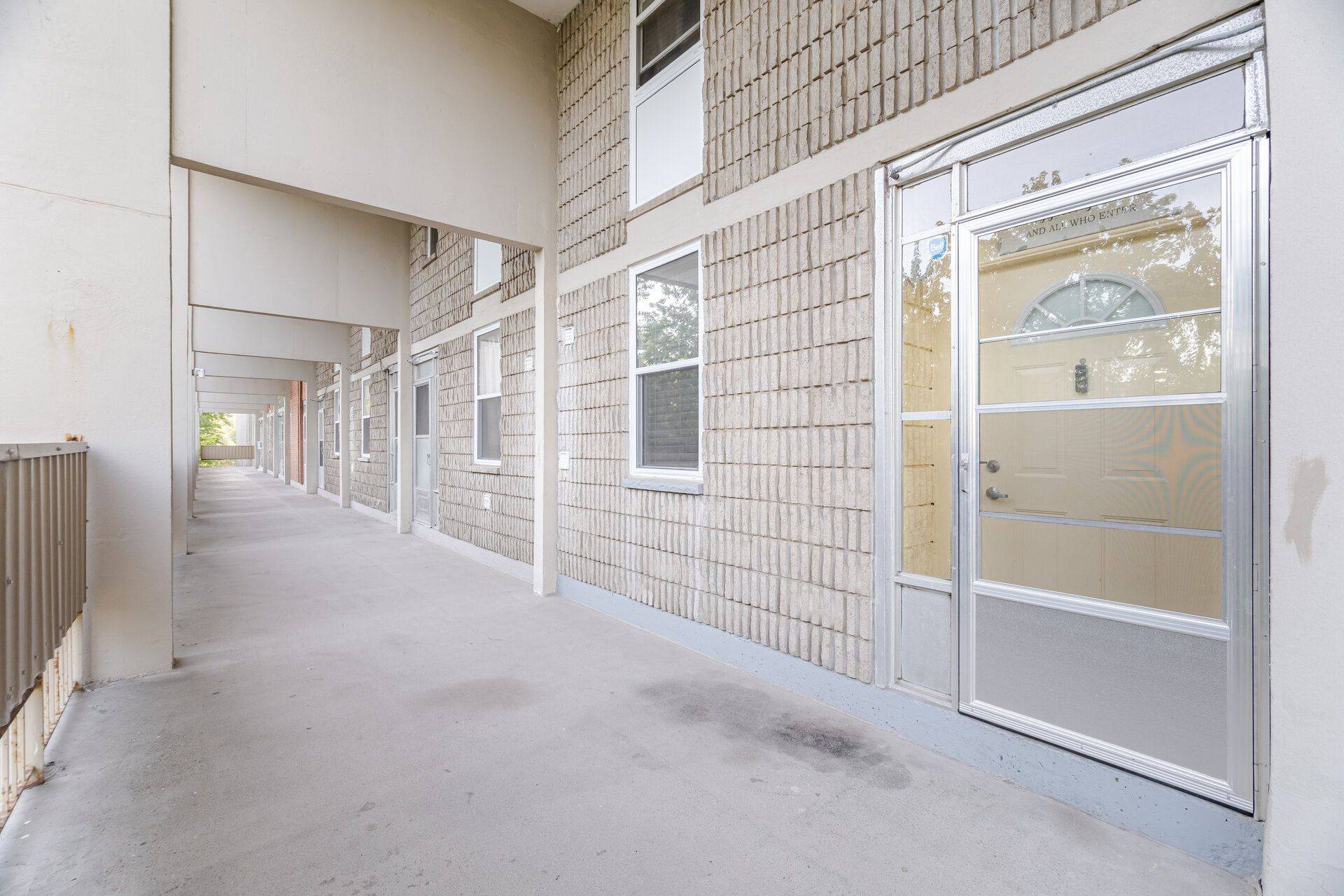 Hamilton, ON L8K 5N2,350 Quigley RD #447