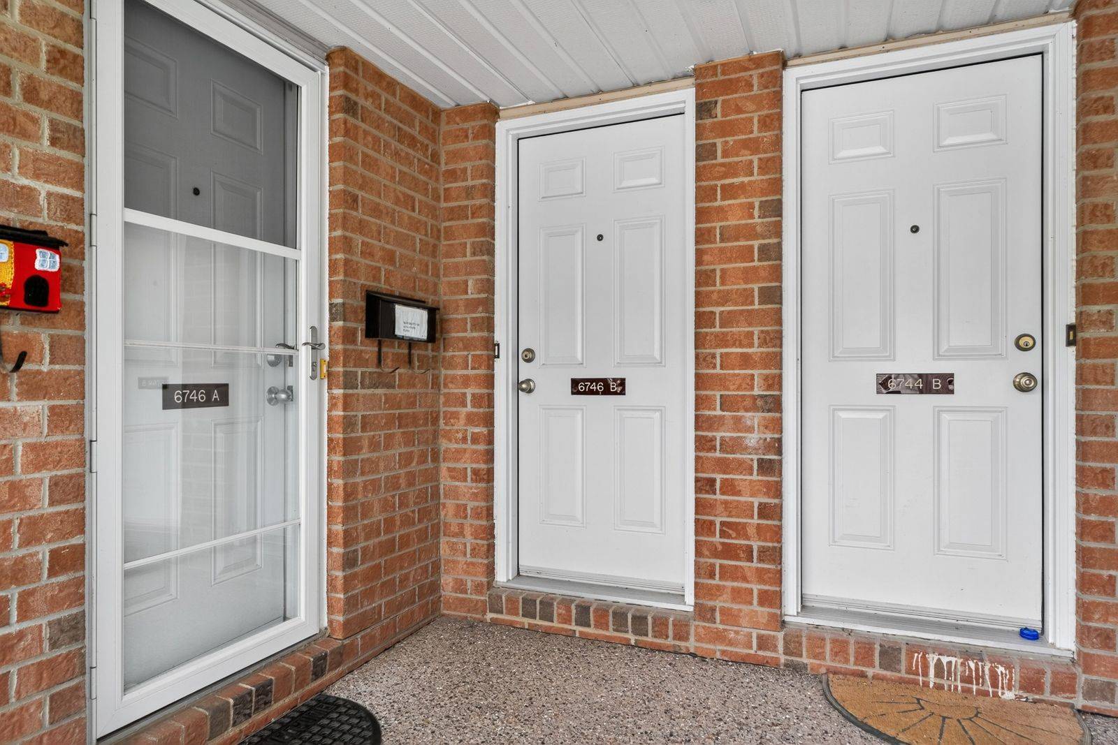 Orleans - Convent Glen And Area, ON K1C 6E9,6746 Jeanne DArc BLVD #B