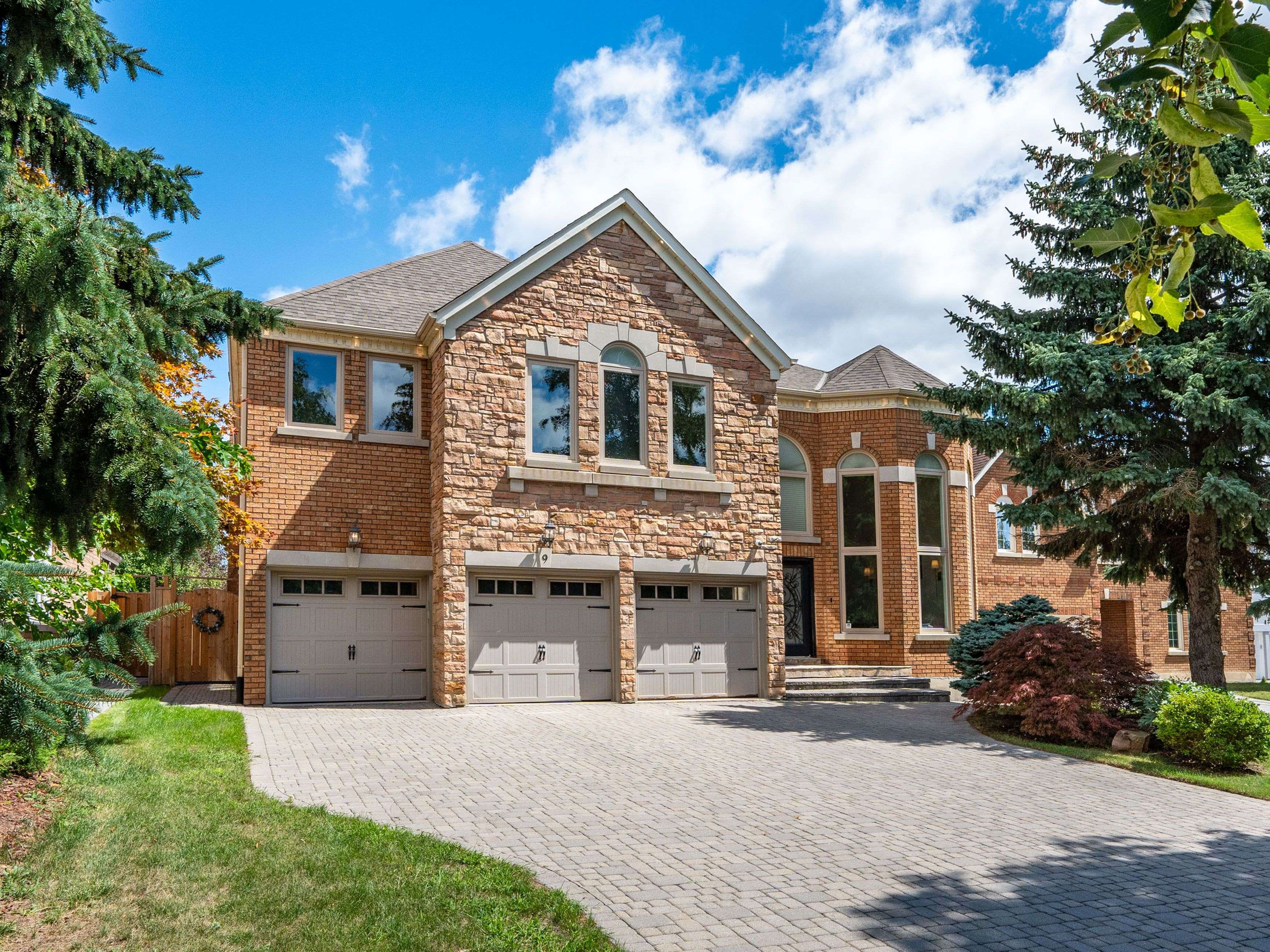 Richmond Hill, ON L4B 3C3,9 Dalewood DR