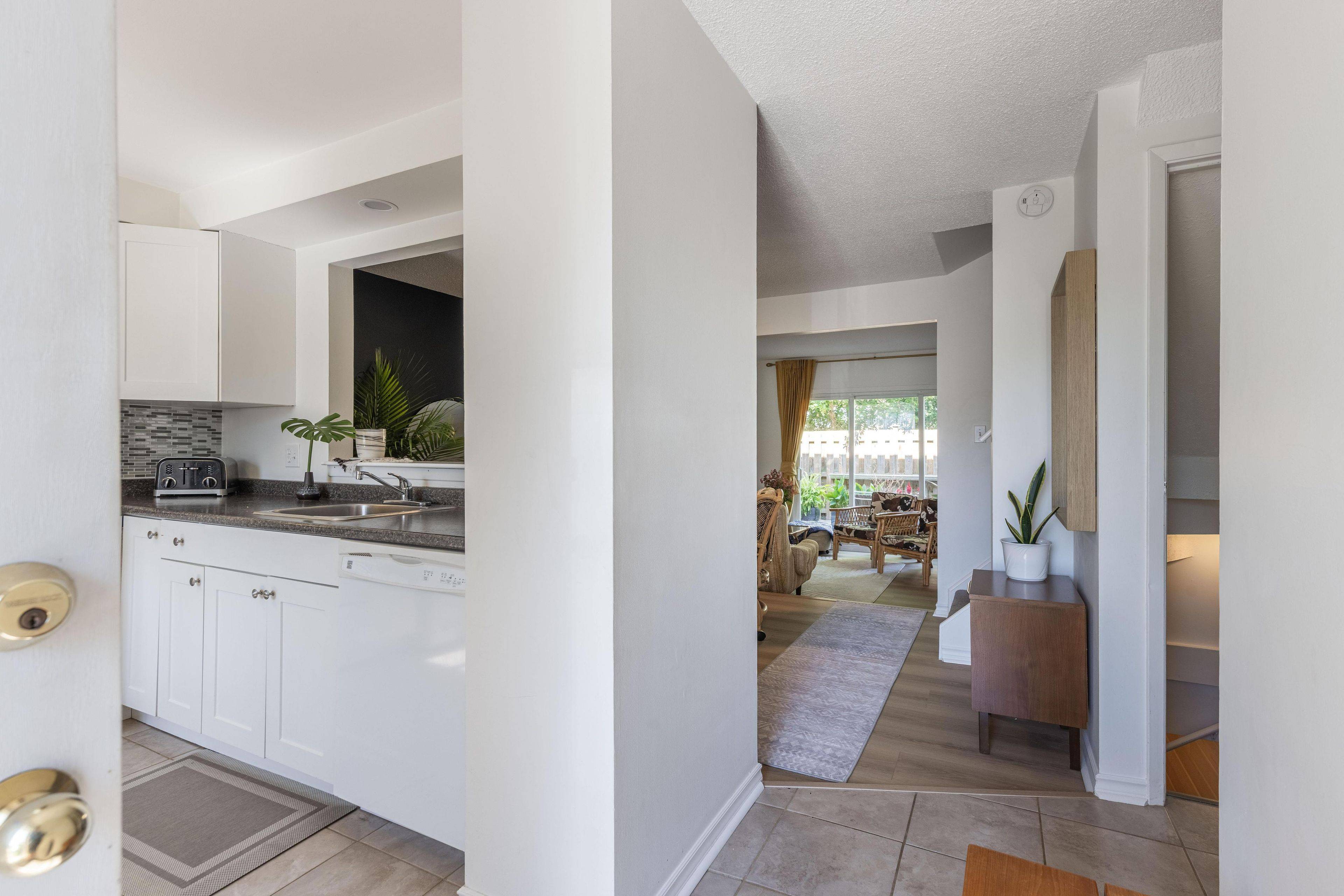 Niagara Falls, ON L2J 3W9,6767 Thorold Stone RD #43