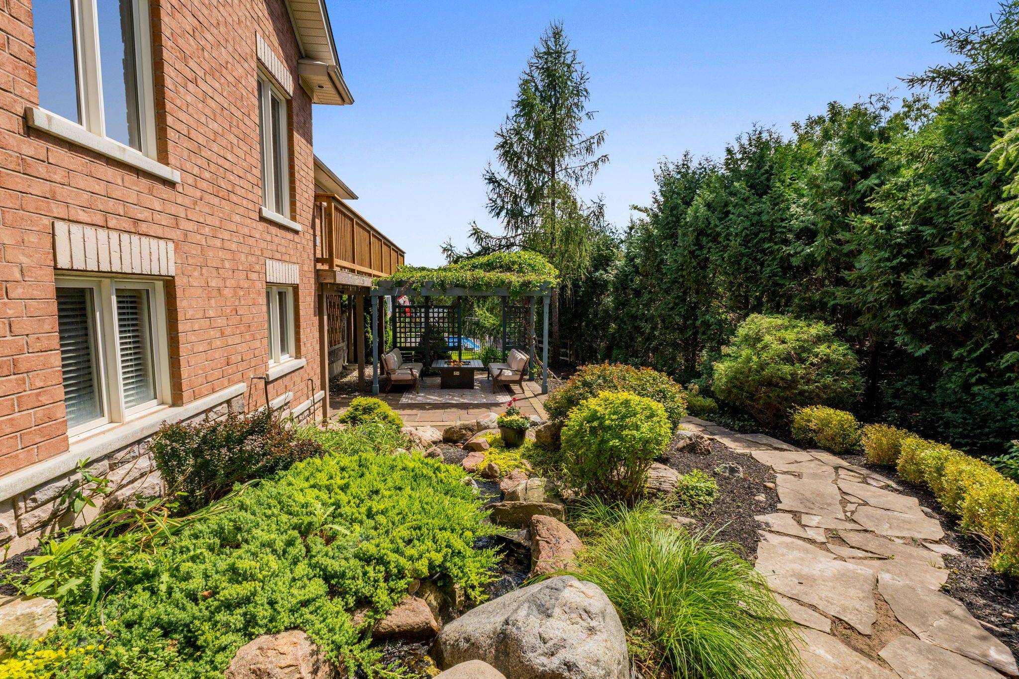 Caledon, ON L7C 1L1,74 North Riverdale DR