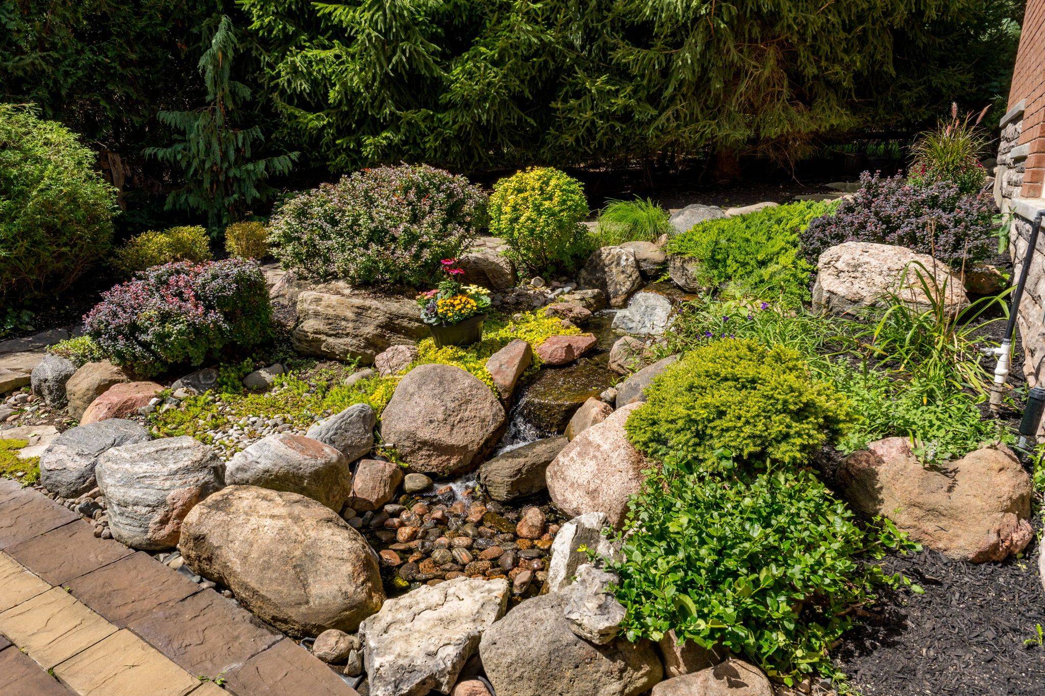 Caledon, ON L7C 1L1,74 North Riverdale DR