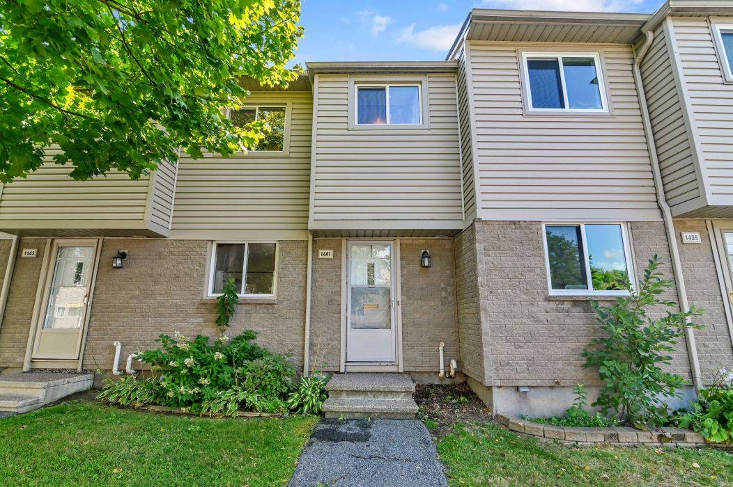 Cyrville - Carson Grove - Pineview, ON K1J 8V3,1441 Perez CRES