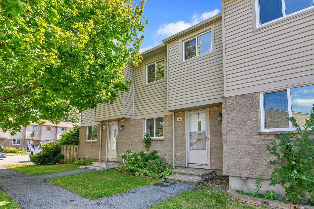 Cyrville - Carson Grove - Pineview, ON K1J 8V3,1441 Perez CRES