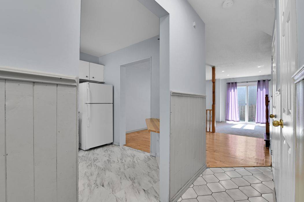 Cyrville - Carson Grove - Pineview, ON K1J 8V3,1441 Perez CRES