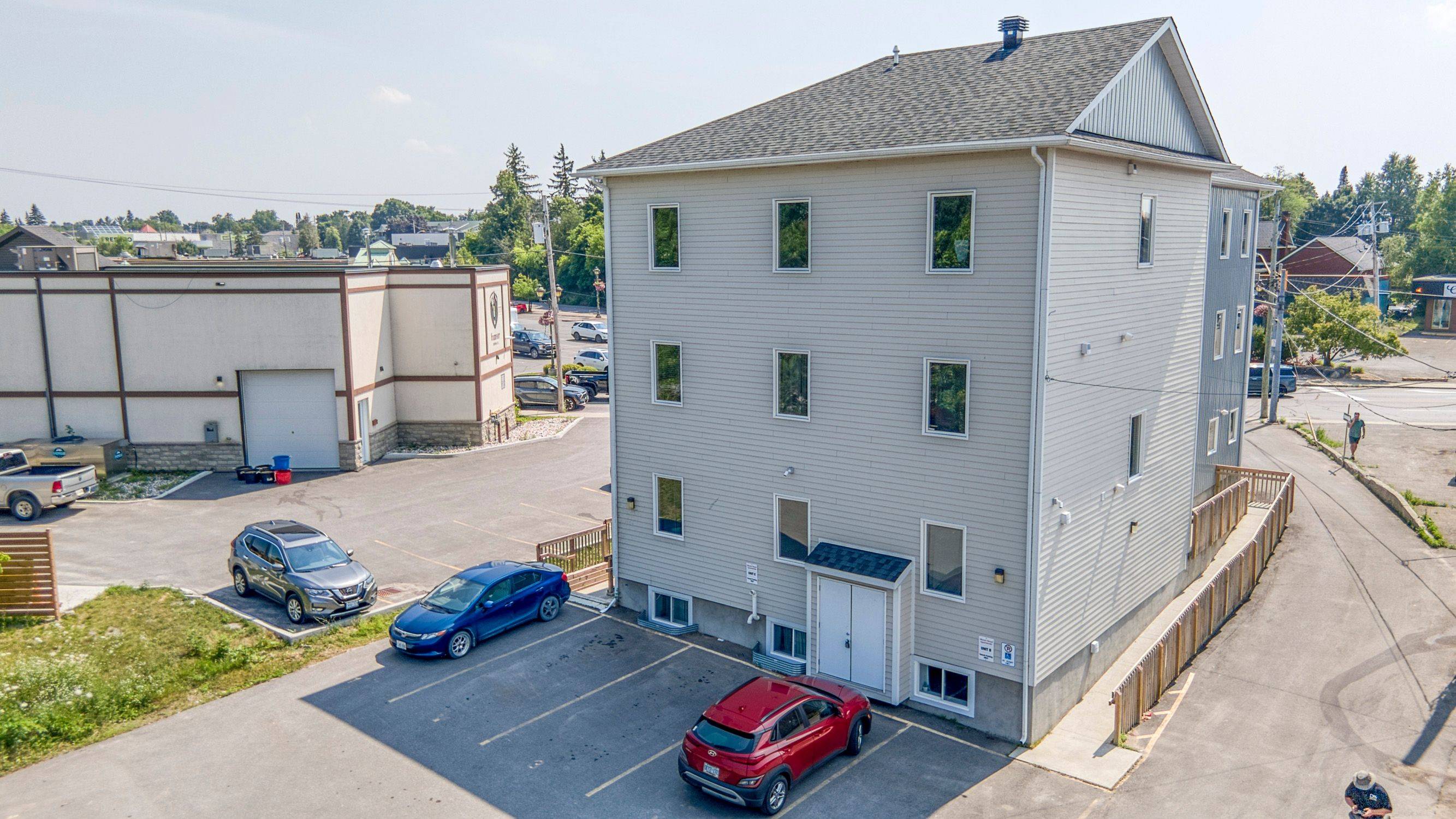 Carleton Place, ON K7C 2R4,17 Moore ST