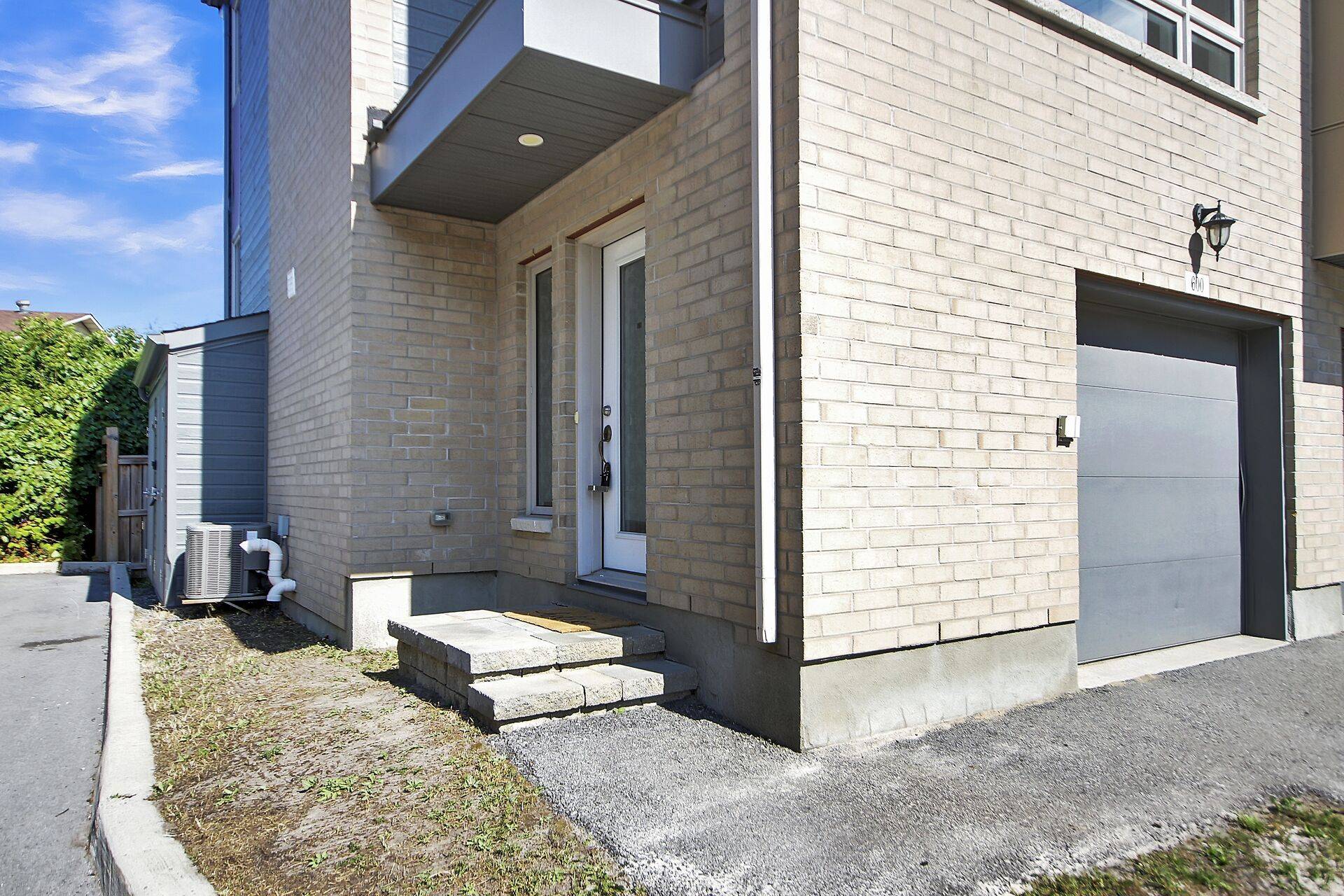 Hunt Club - Windsor Park Village And Area, ON K1V 2R9,600 Terravita Private