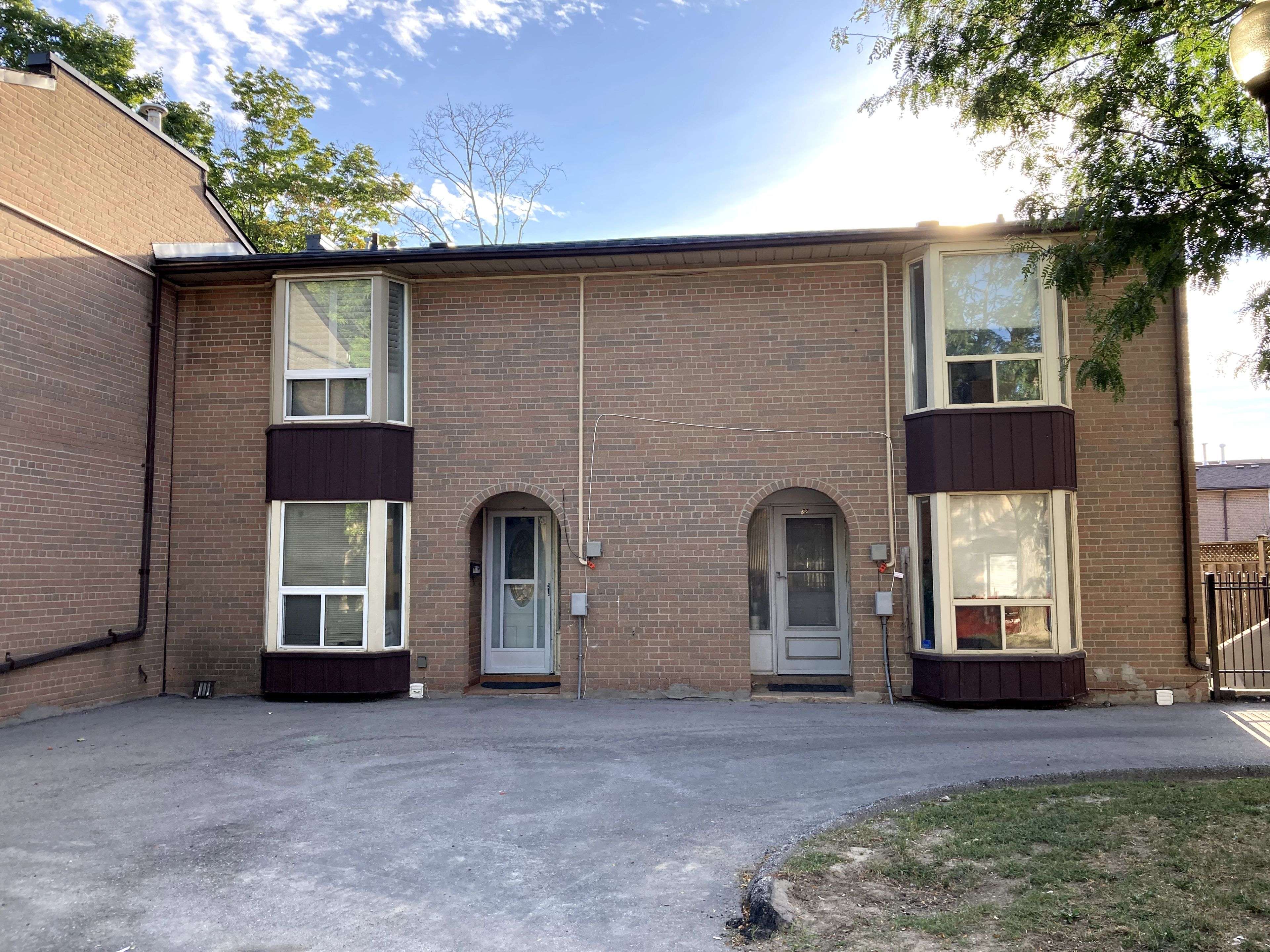 Toronto W10, ON M9V 1N8,246 John Garland BLVD #72