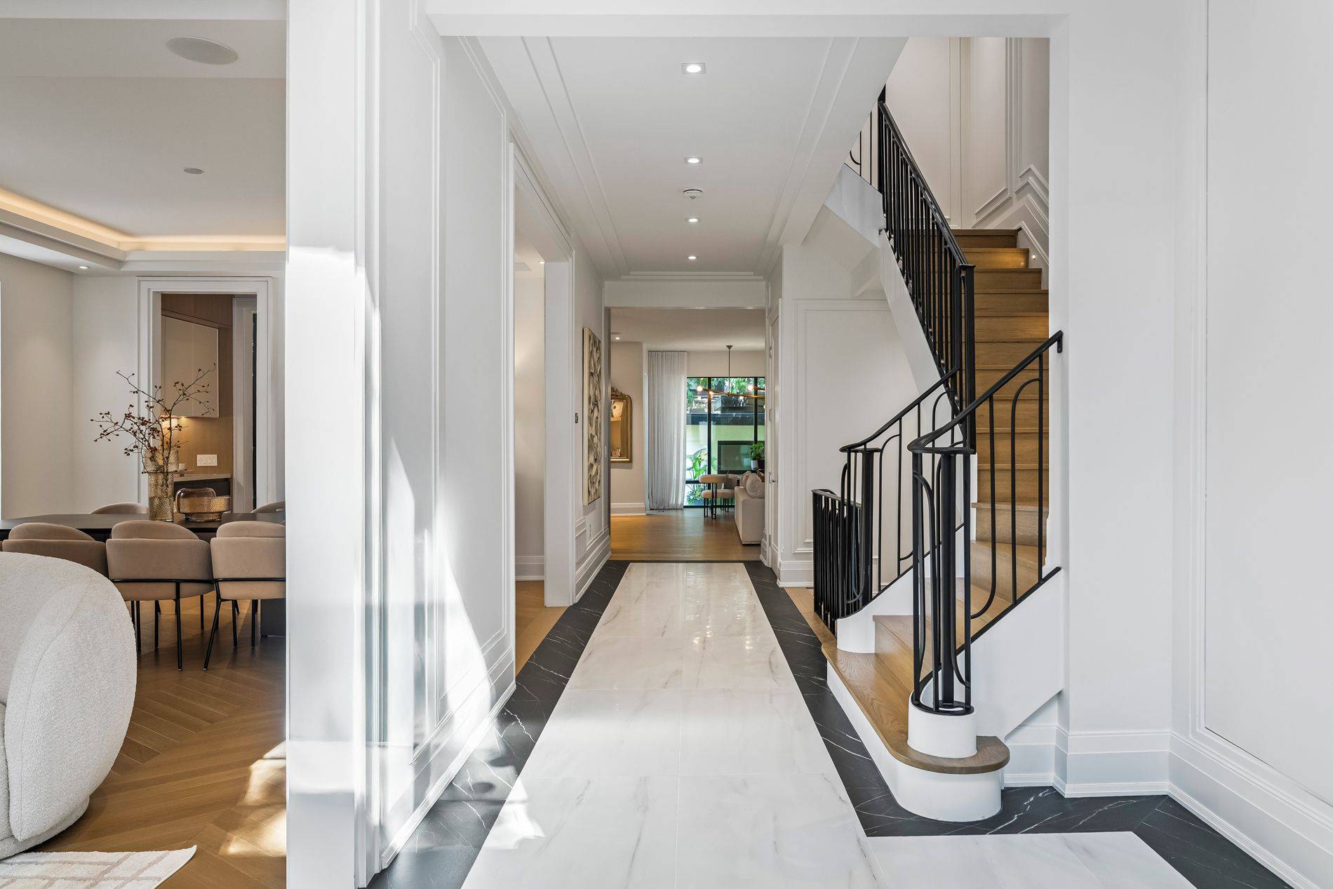 Toronto C02, ON M4V 1K4,80 Lynwood AVE