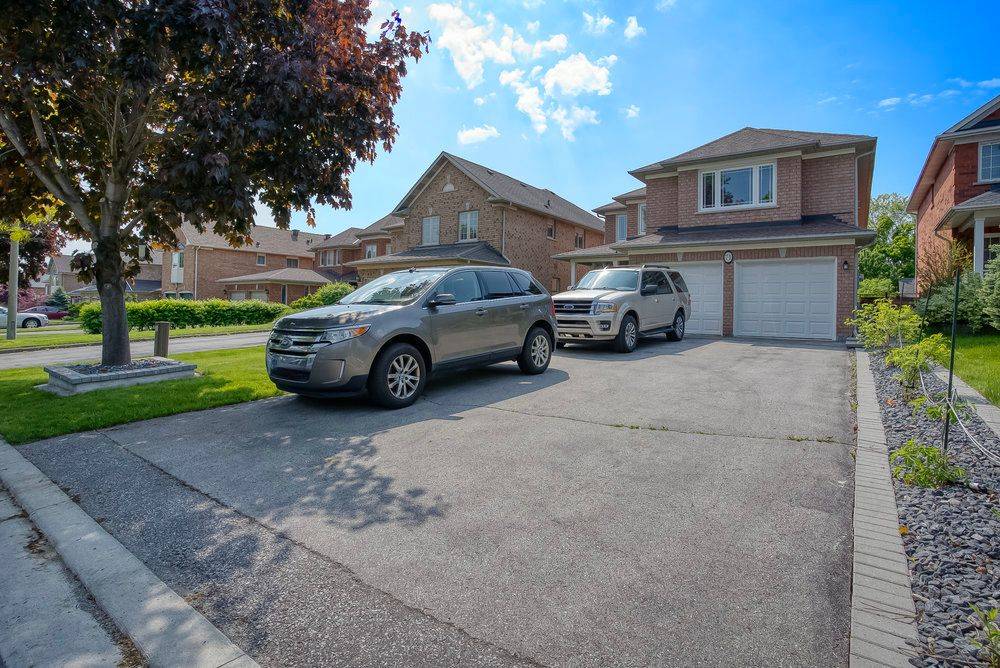 Markham, ON L3S 3T9,71 Song Bird DR #Upper