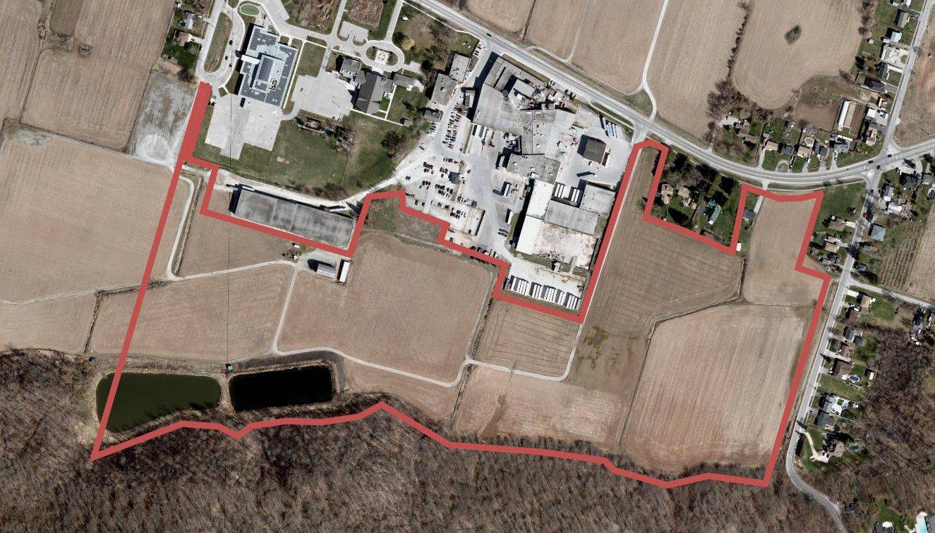 Hamilton, ON L8E 5J1,944 & 994 #8 HWY