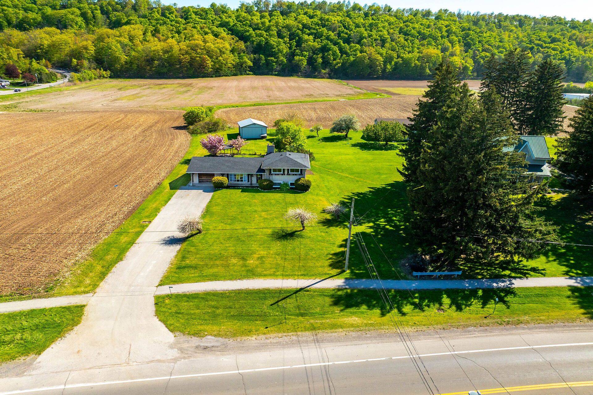 Hamilton, ON L8E 5J1,944 & 994 #8 HWY