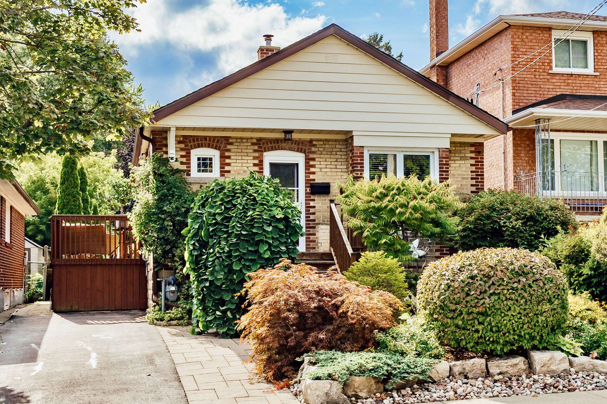 Toronto E06, ON M1N 3L7,92 South Woodrow BLVD