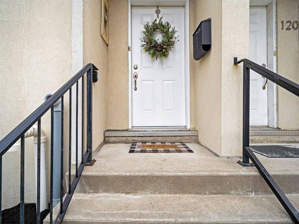 Toronto C13, ON M4A 1Y7,118 Tisdale AVE