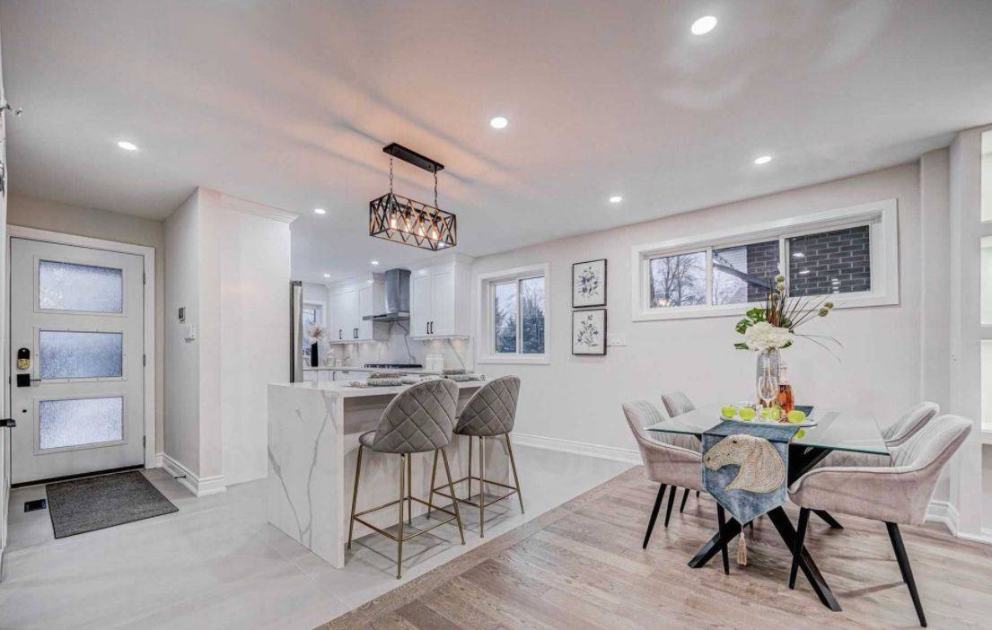 Toronto W10, ON M9V 3E8,21 Davistow CRES