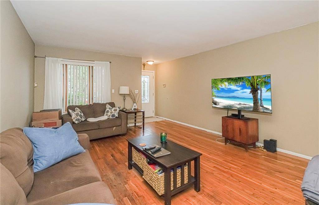 Staten  Island, NY 10306,12 Benton CT