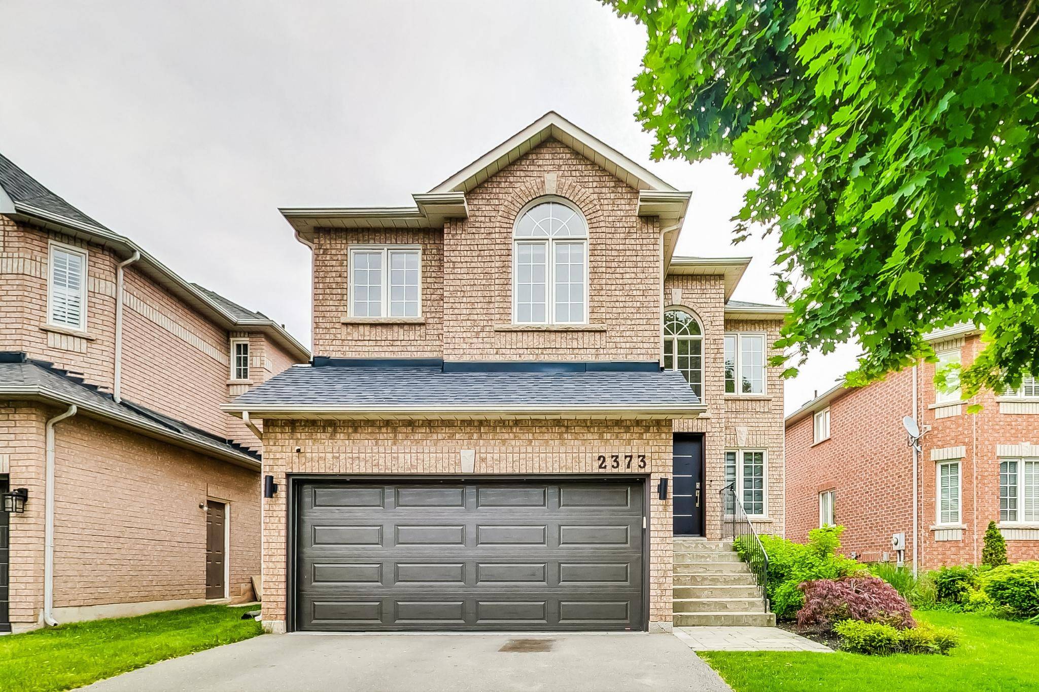 Oakville, ON L6H 6N4,2373 Gladstone AVE