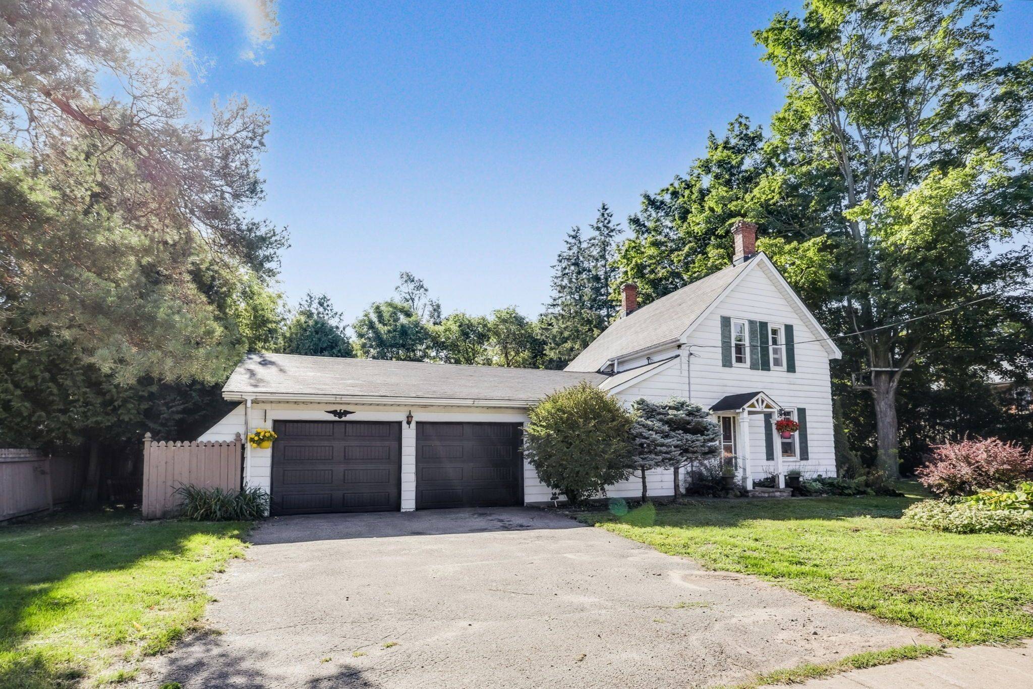 Erin, ON N0B 1T0,3 Dundas ST E