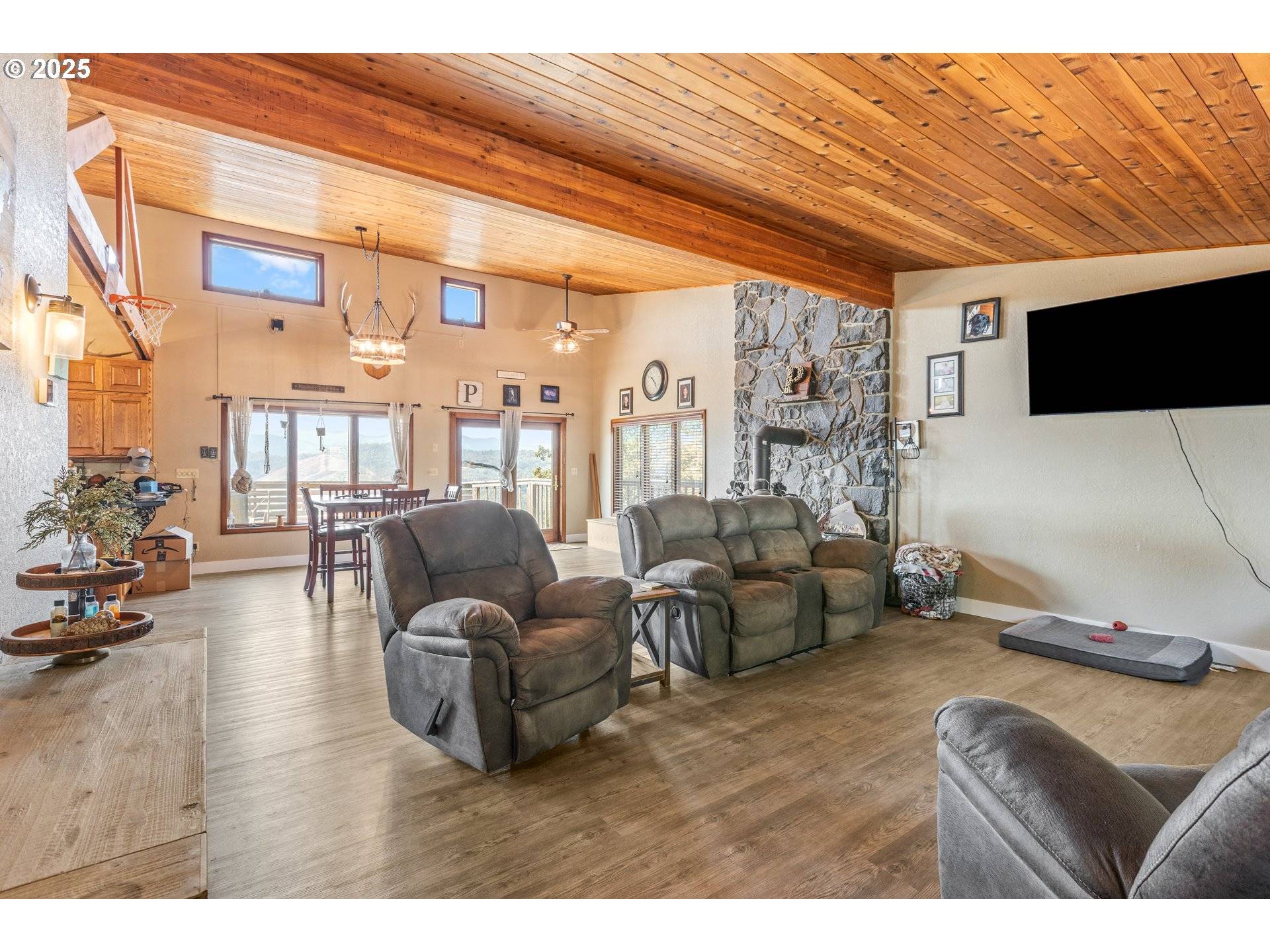 Myrtle Creek, OR 97457,599 HORIZON LN