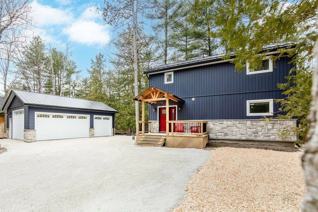 Wasaga Beach, ON L9Z 2T5,44 STROUD CRES