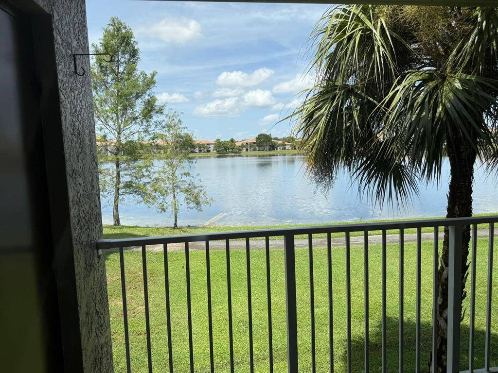 Coconut Creek, FL 33073,5061 Wiles Rd #202