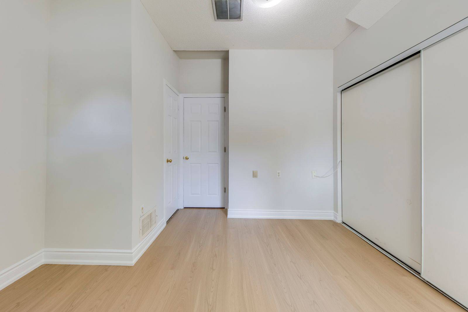 Mississauga, ON L5V 2G9,4991 Rathkeale RD #14