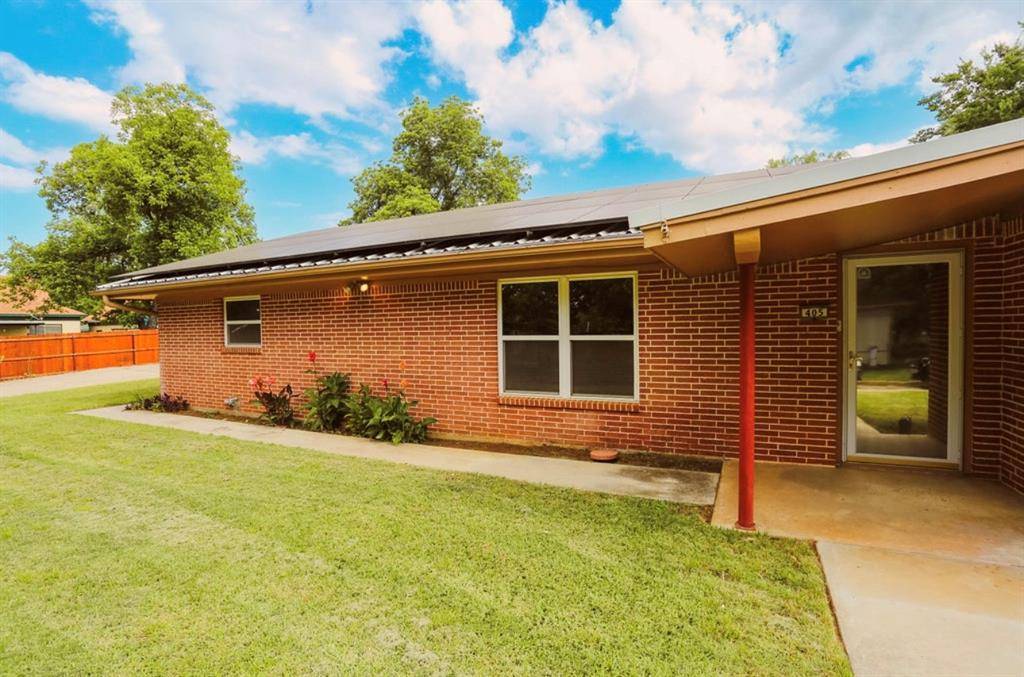 Comanche, TX 76442,405 W Neely Avenue