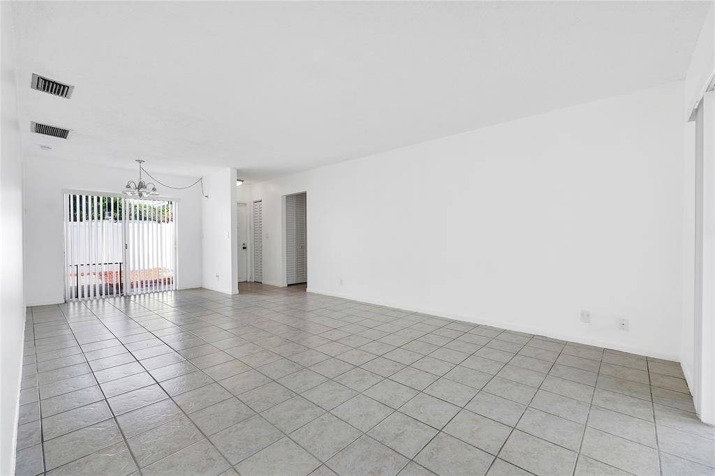 Boca Raton, FL 33428,9185 SW 5th St #A