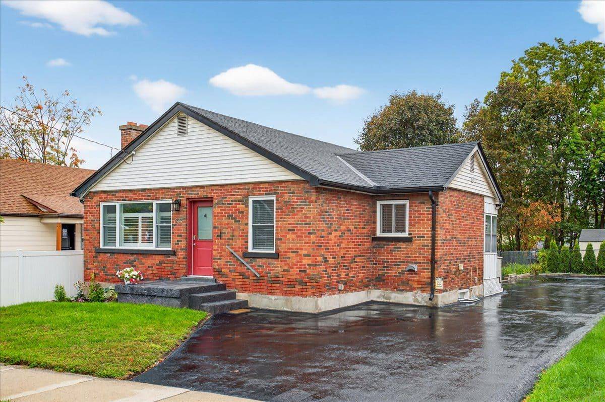 Orillia, ON L3V 3B6,223 Mississaga ST W