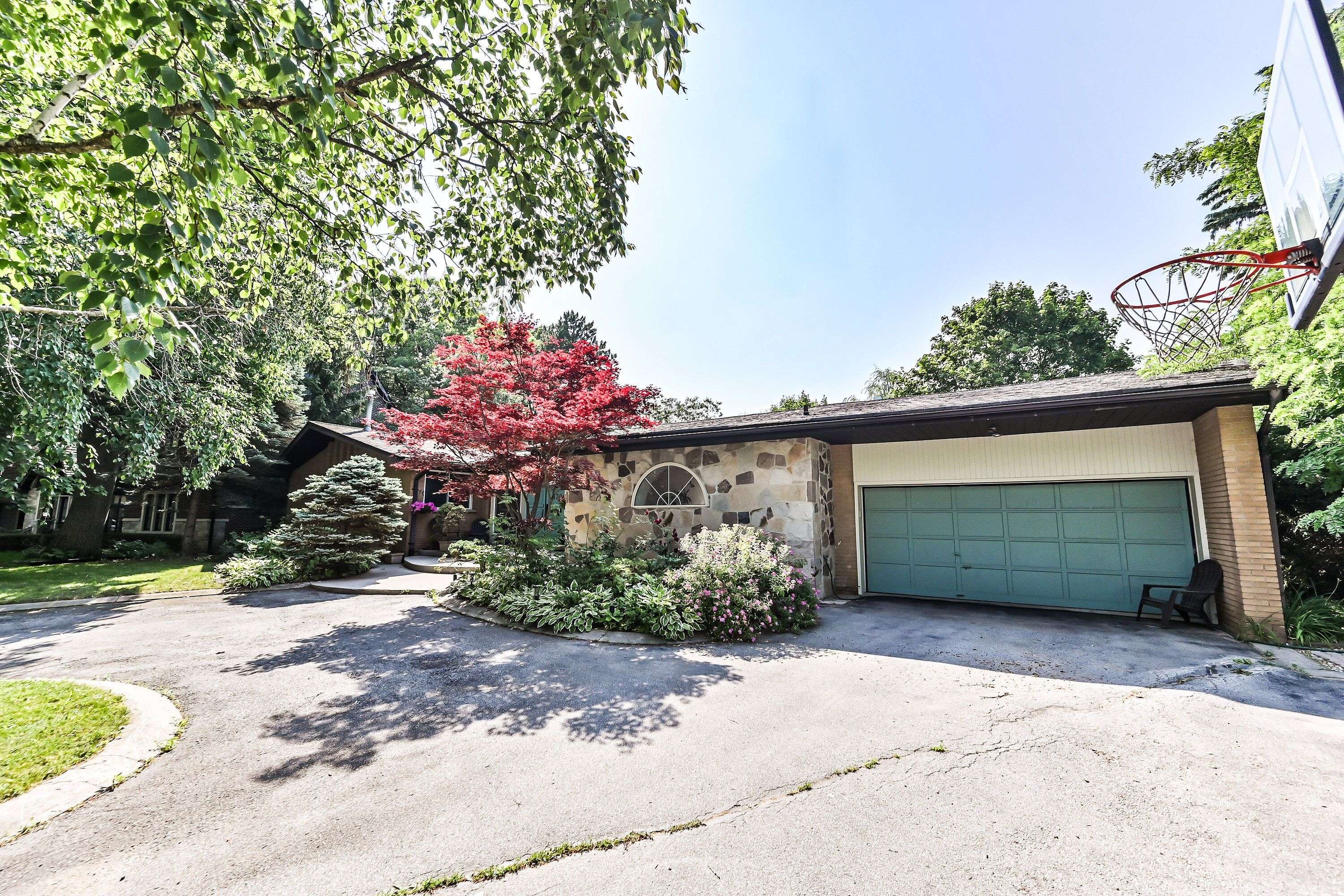 Vaughan, ON L4L 2E7,130 Monsheen DR