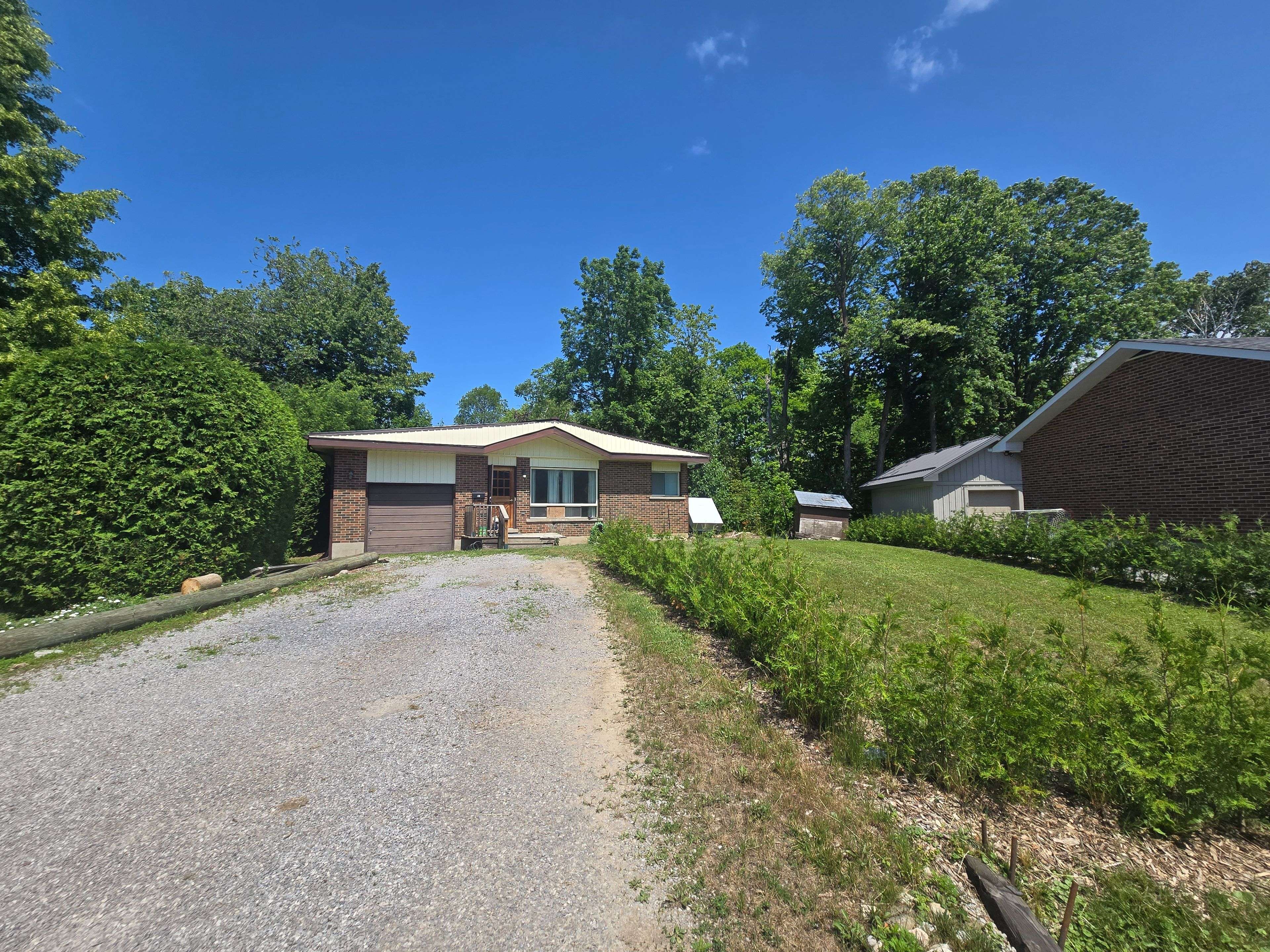 Georgina, ON L0E 1R0,51 Garrett DR