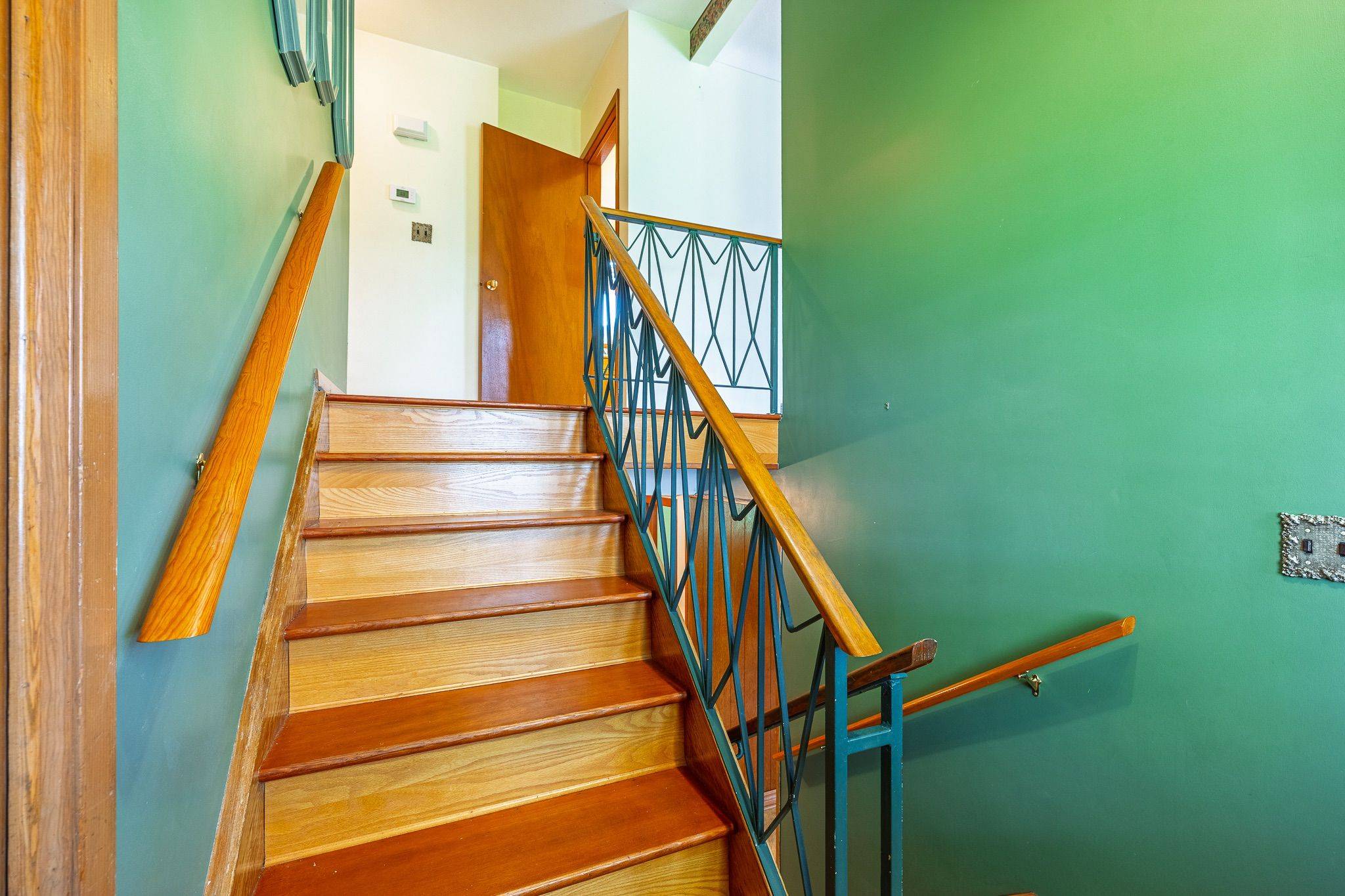 Thorold, ON L2V 3E7,82 McDonald AVE