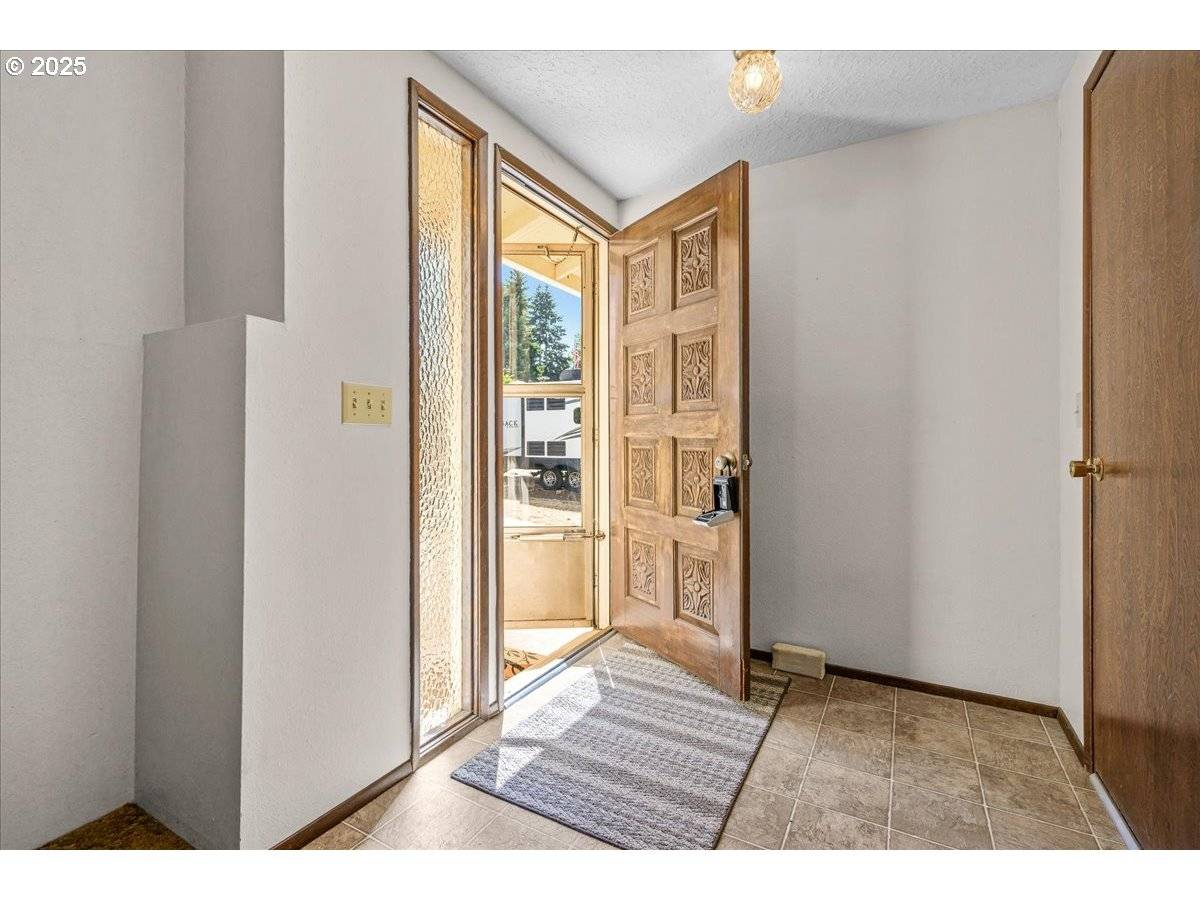 Canby, OR 97013,860 NE 14TH AVE