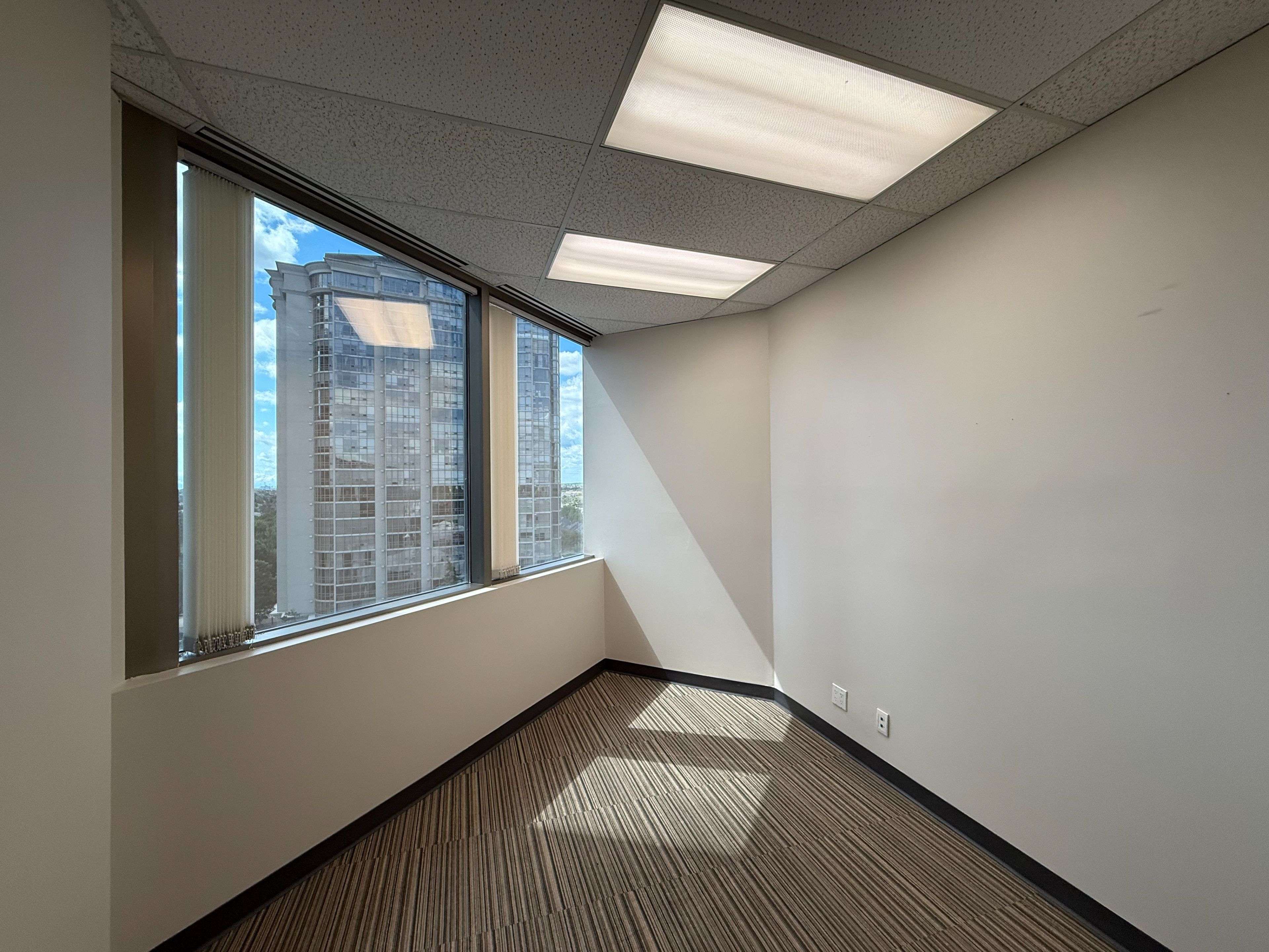 Mississauga, ON L5R 3E7,30 Eglinton Avenue ST #720