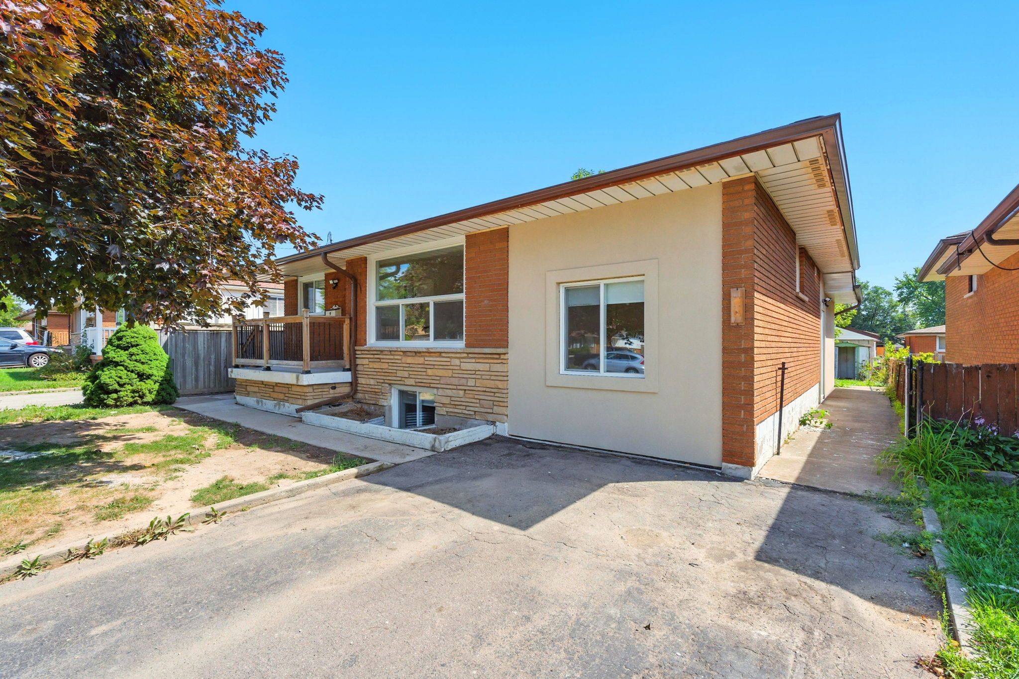 Hamilton, ON L8T 3V6,929 Upper Ottawa ST #B