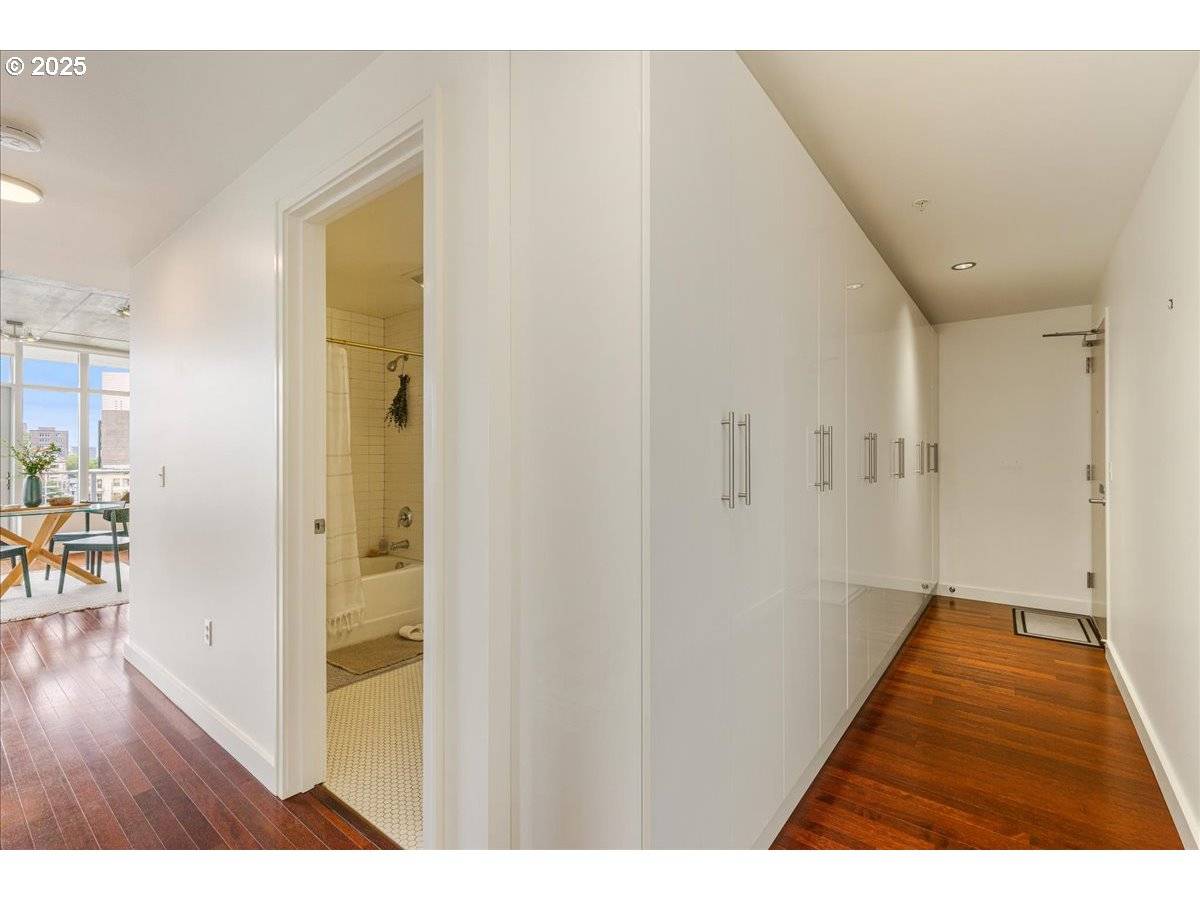 Portland, OR 97209,1926 W BURNSIDE ST #301