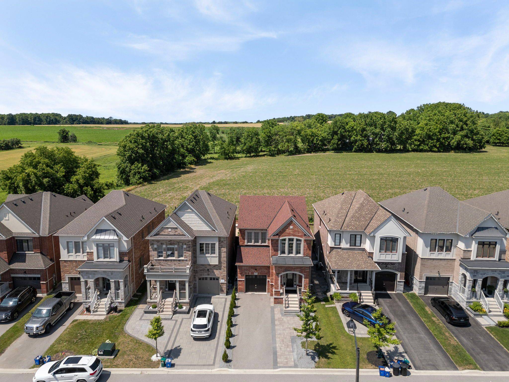 East Gwillimbury, ON L9N 0N8,10 Festival CT