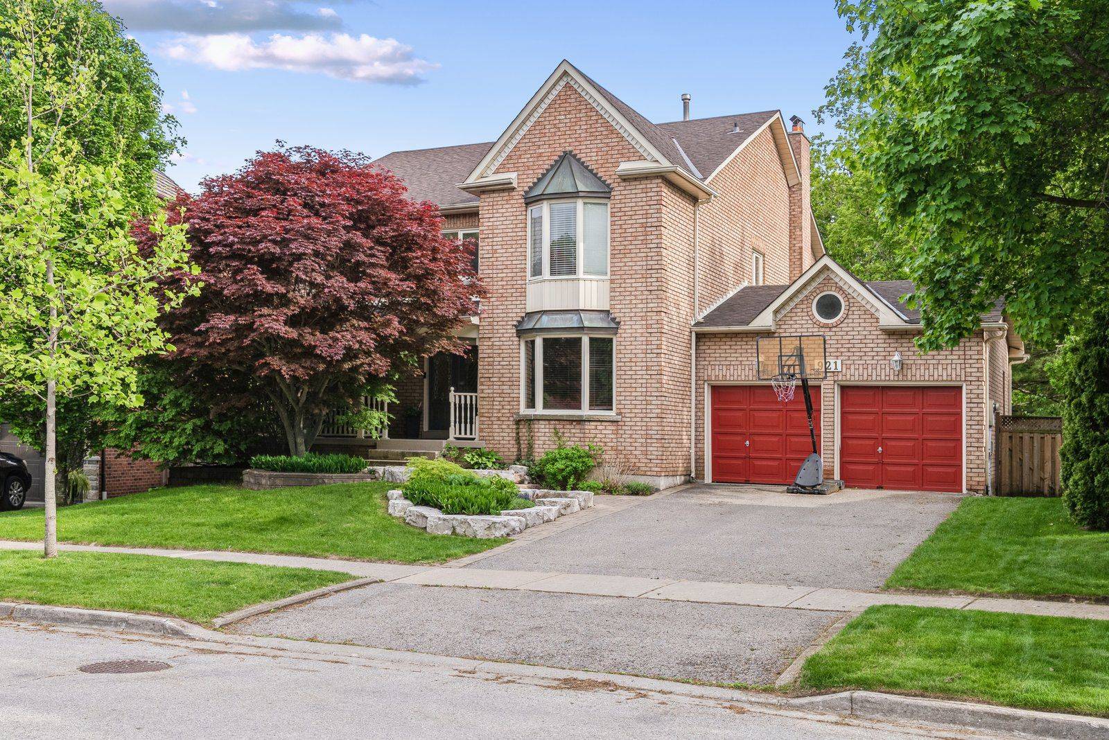 Pickering, ON L1X 2M4,921 Duncannon DR