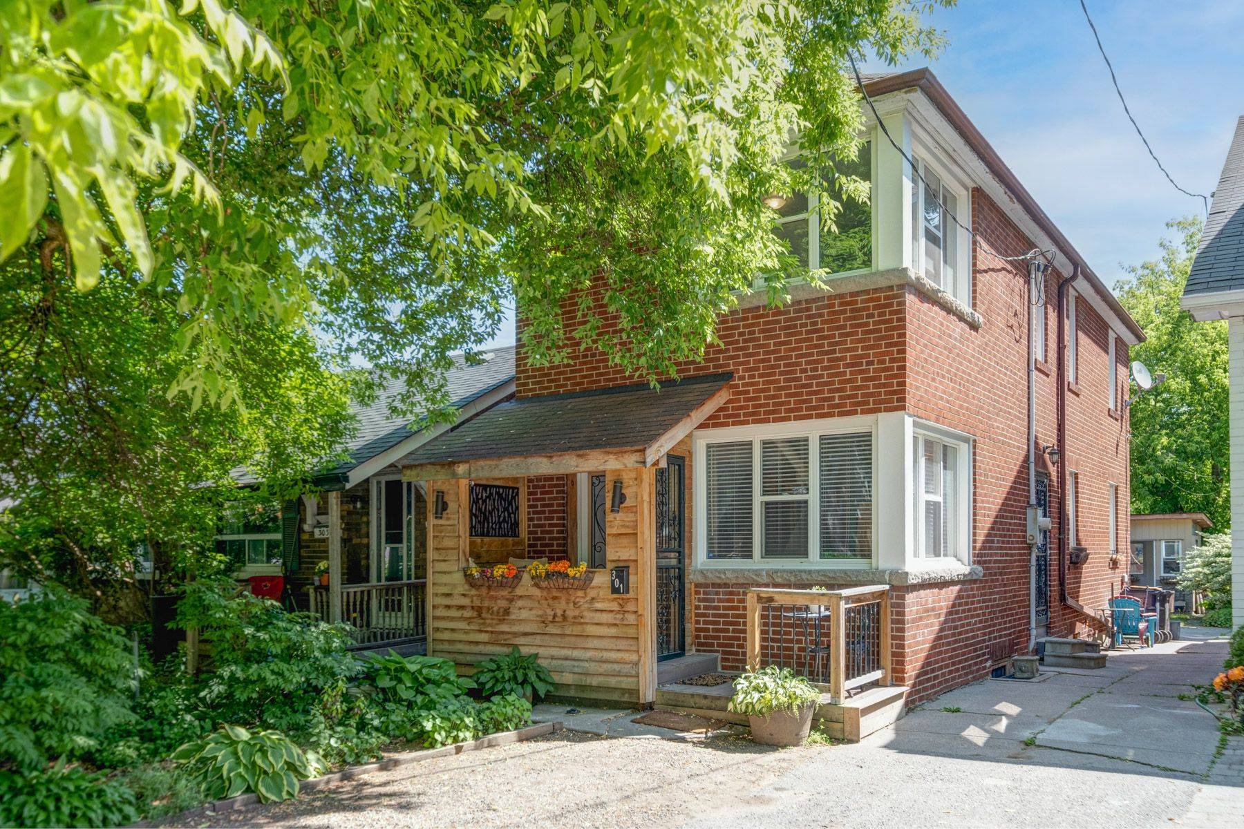 Toronto E06, ON M4E 3S7,301 Victoria Park AVE