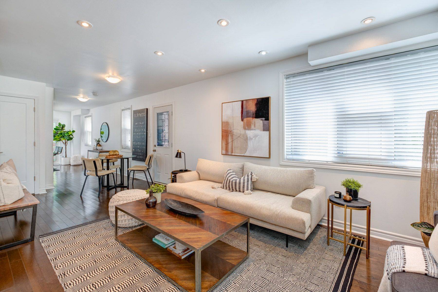 Toronto E06, ON M4E 3S7,301 Victoria Park AVE