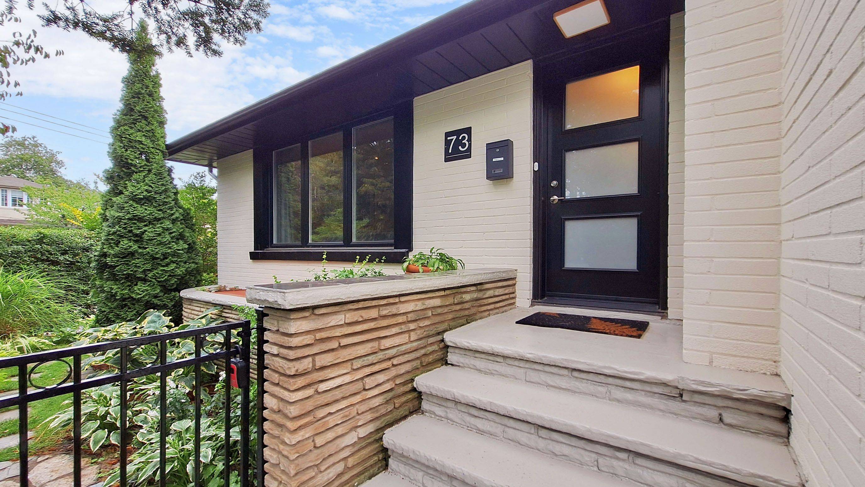 Toronto W07, ON M8Z 2S5,73 Claymore DR