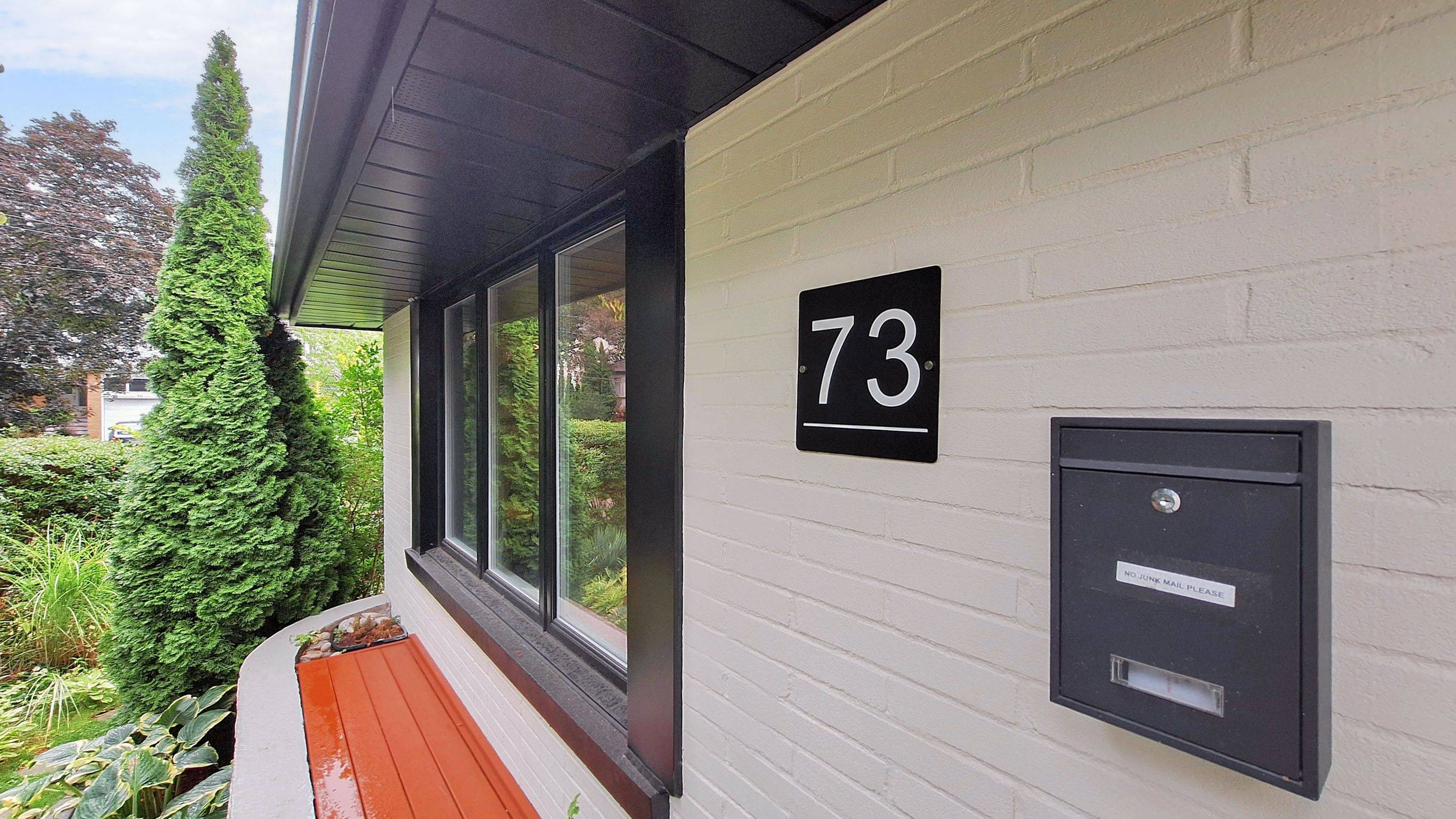 Toronto W07, ON M8Z 2S5,73 Claymore DR