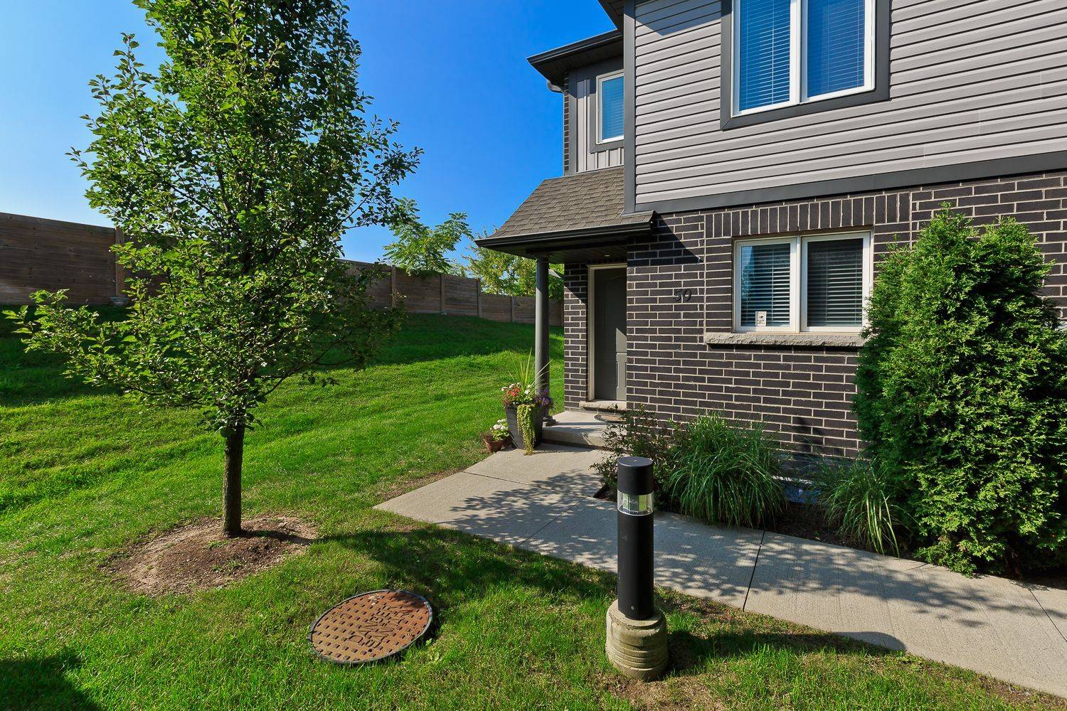 Niagara Falls, ON L2H 3P9,7768 Ascot CIR #50